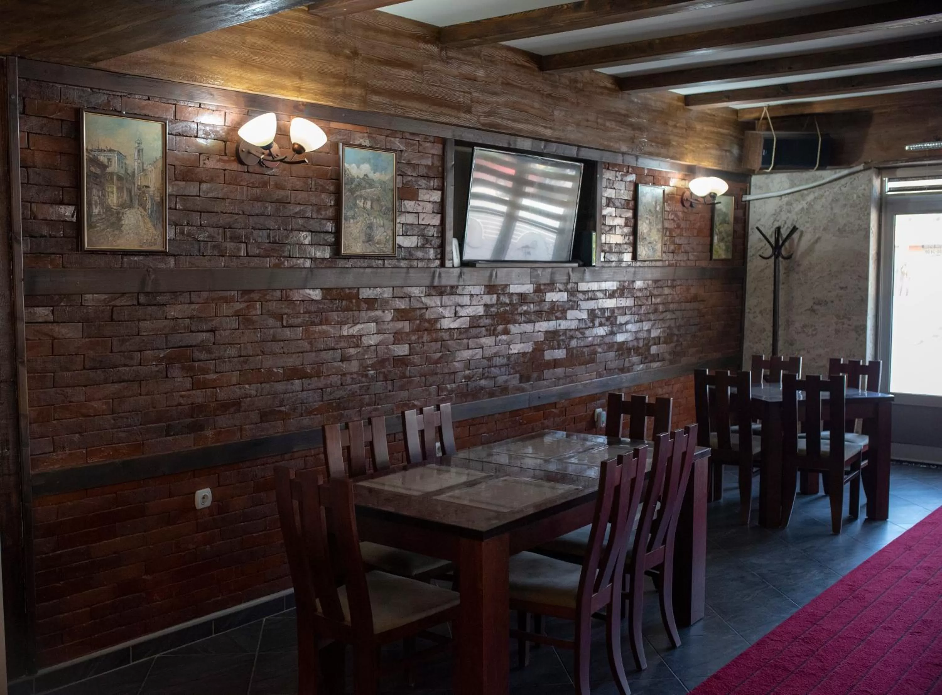 Restaurant/Places to Eat in DIONIS Rooms & Apartments