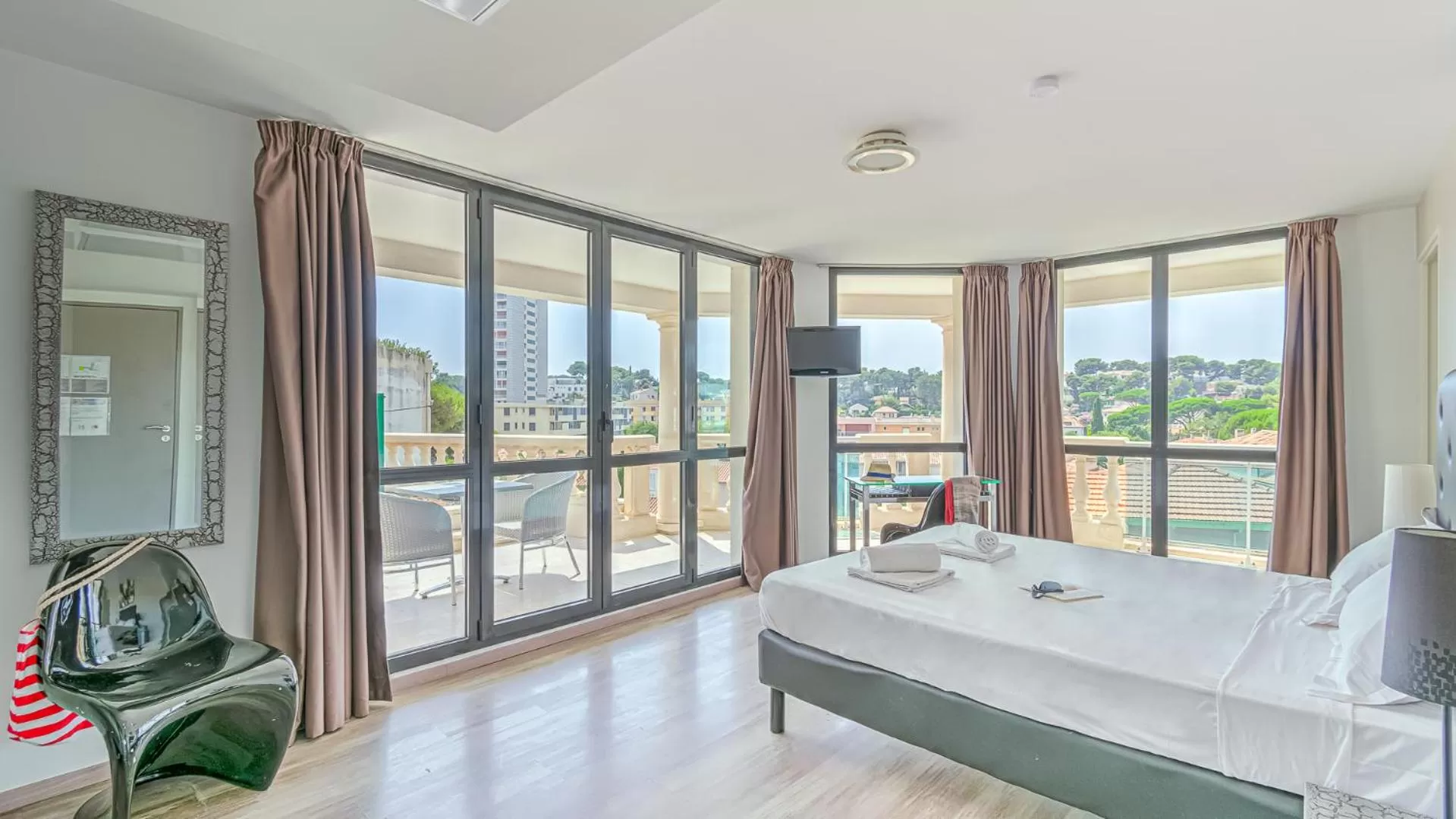 Photo of the whole room in Vacancéole - Résidence Adriana