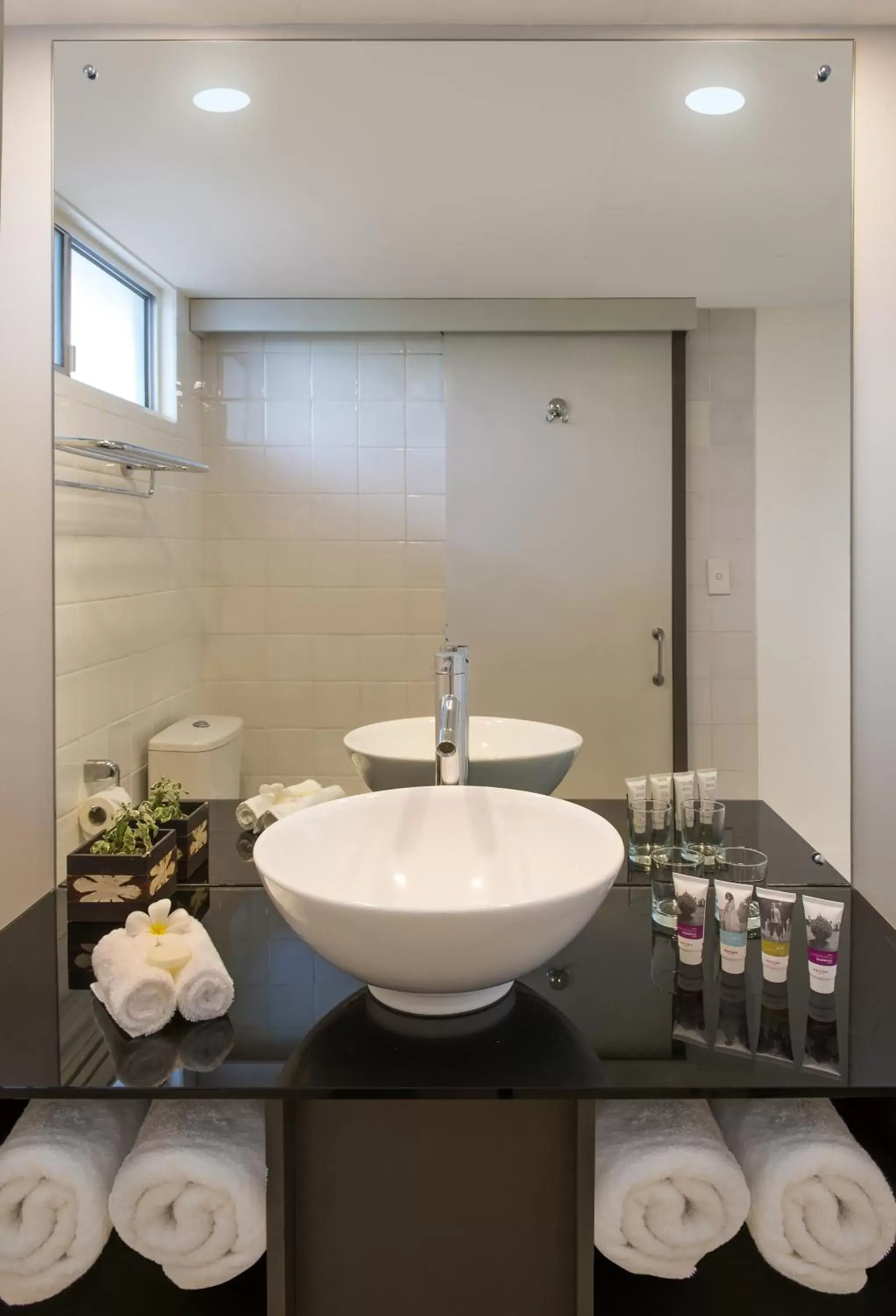 Standard Room with 1 Queen and 1 Single Bed in Mercure Nadi Standard Room with 1 Queen and 1 Single Bed in Mercure Nadi