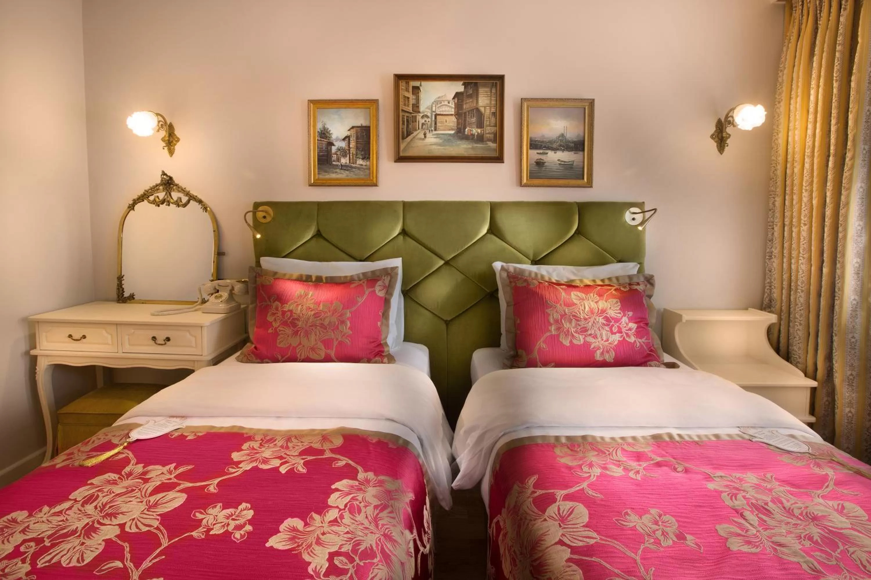 Bedroom, Bed in Valide Sultan Konagi