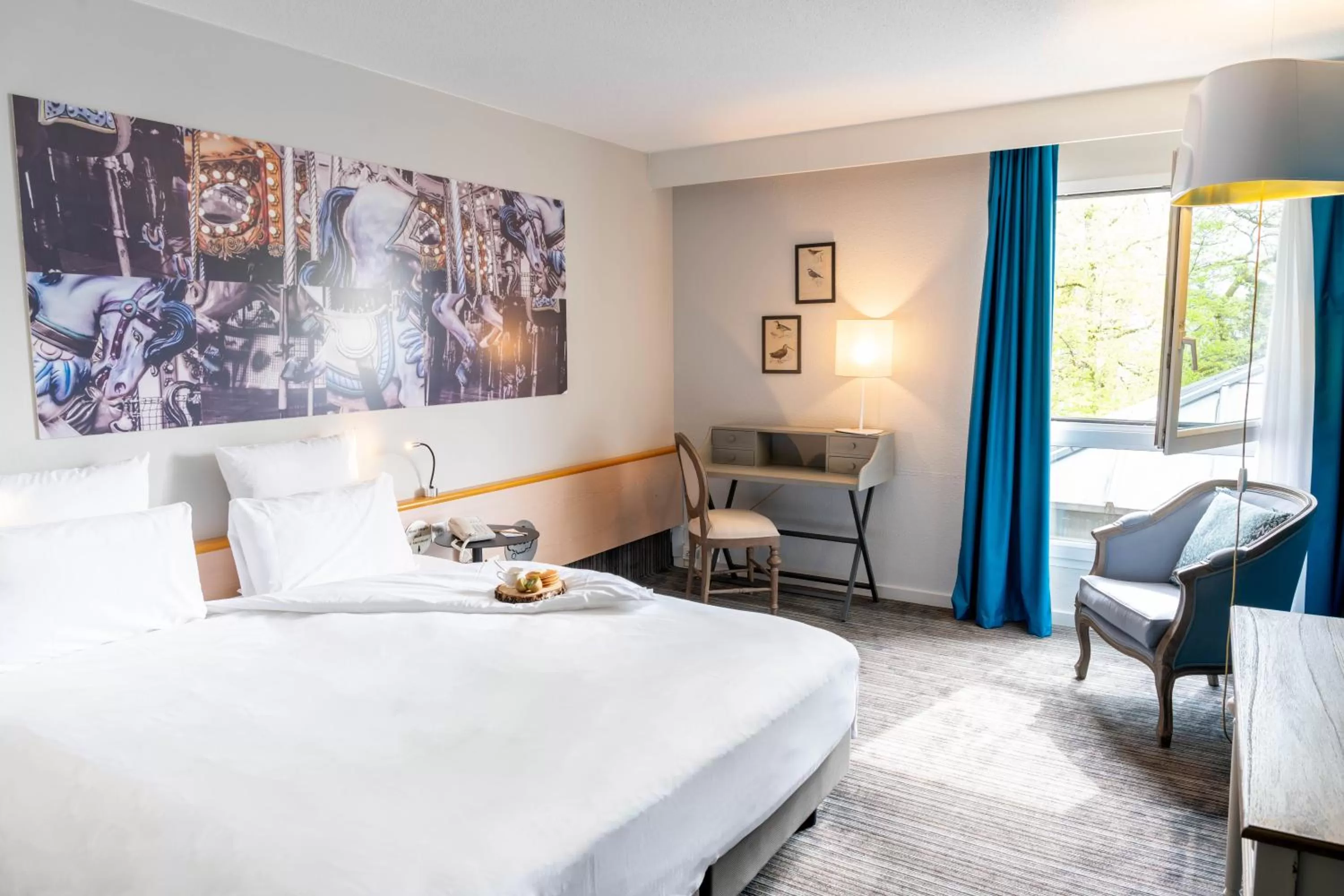 Bedroom, Bed in Mercure Château de Fontainebleau