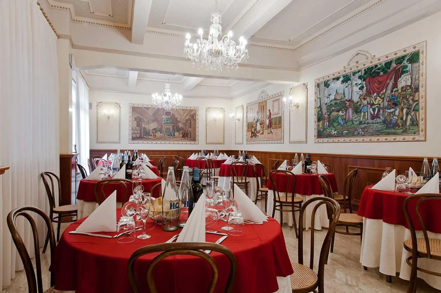 Restaurant/places to eat in Nouvel Hotel Des Bains