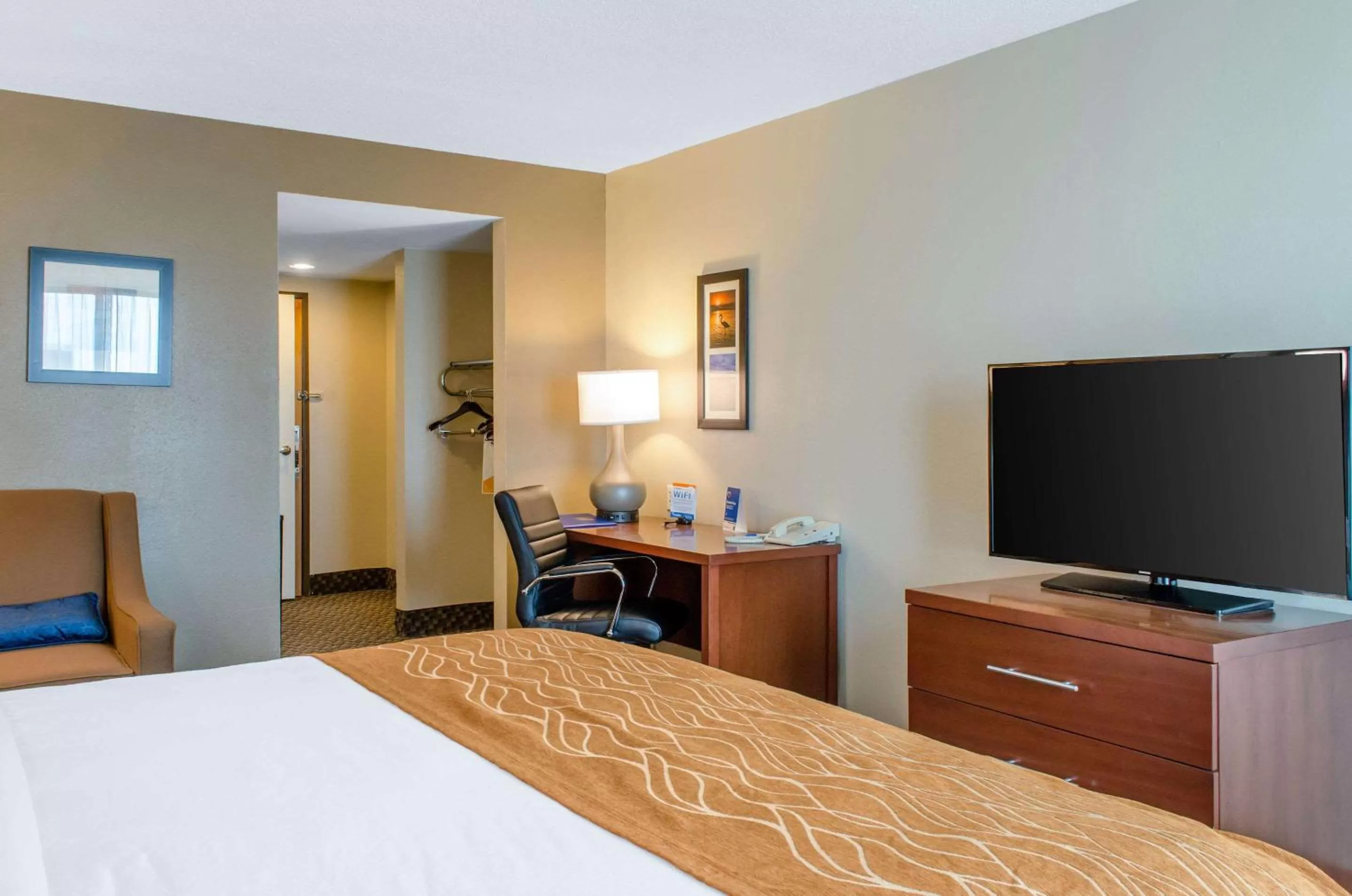 Photo of the whole room, Bed in Comfort Inn & Suites Biloxi-D'Iberville