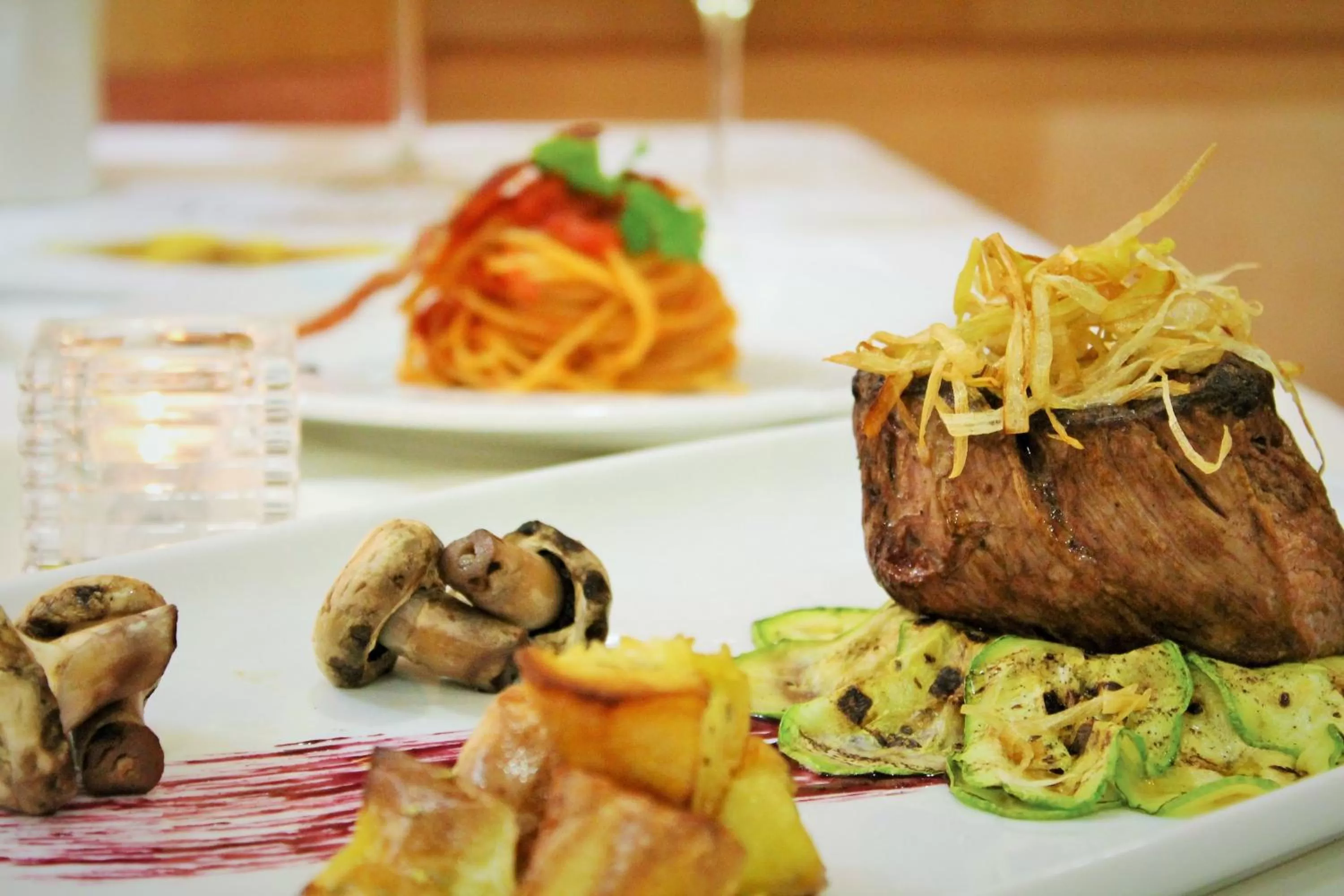 Restaurant/places to eat in Hotel Rex