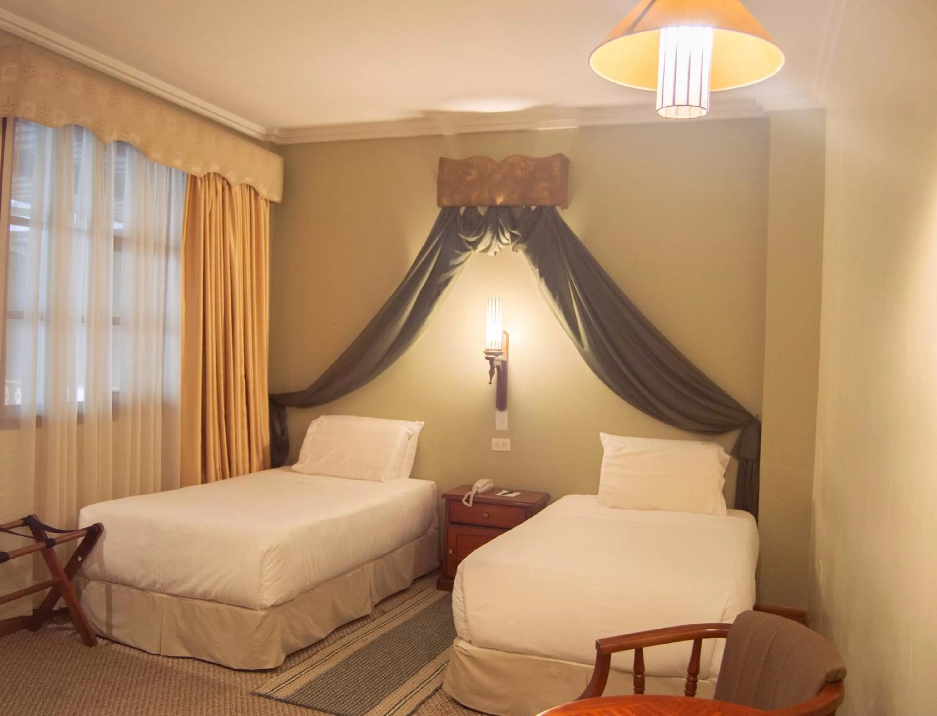 Restaurant/places to eat, Bed in Hotel Carvallo