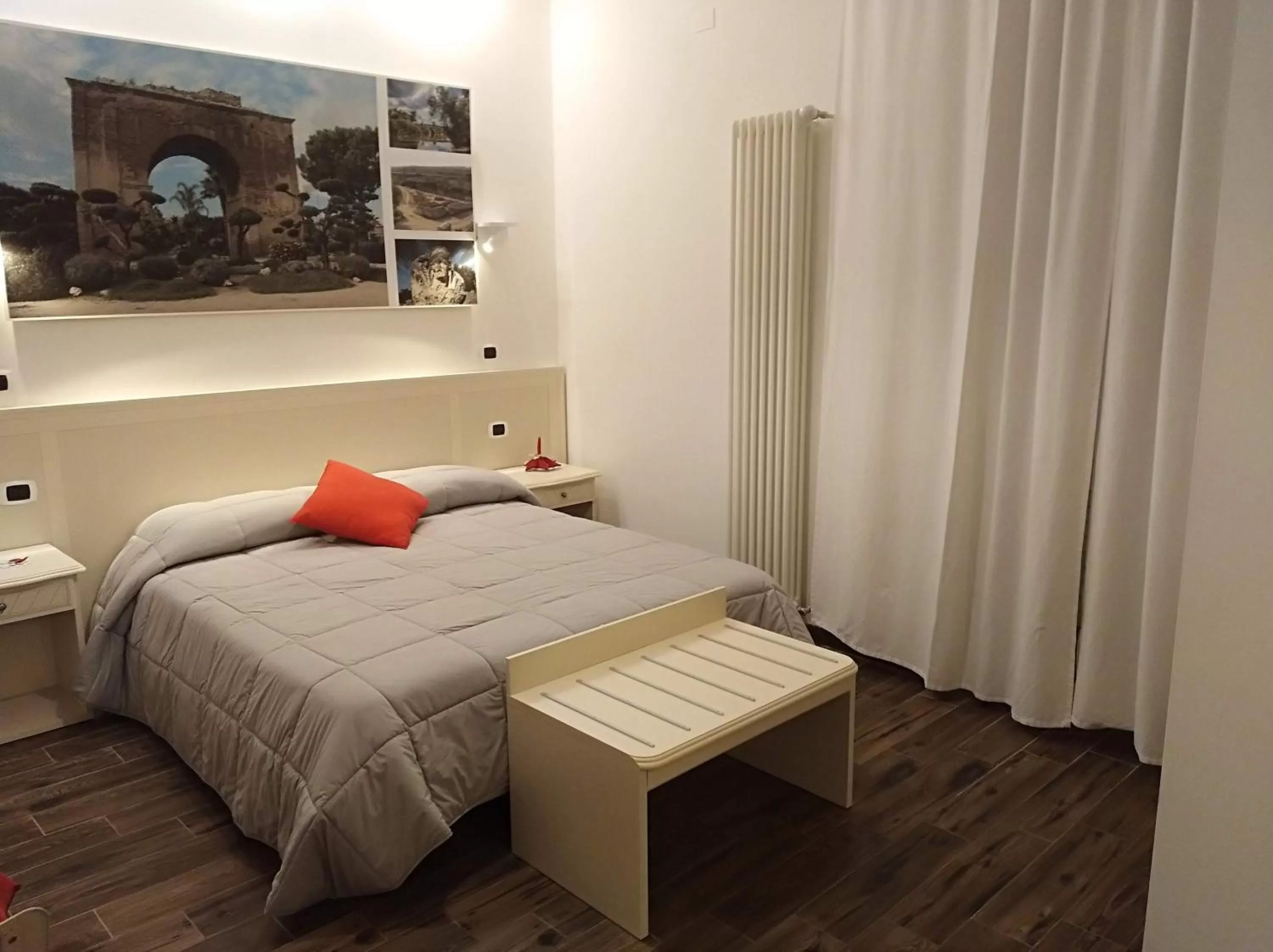 Photo of the whole room, Bed in DomuS al Corso B&B