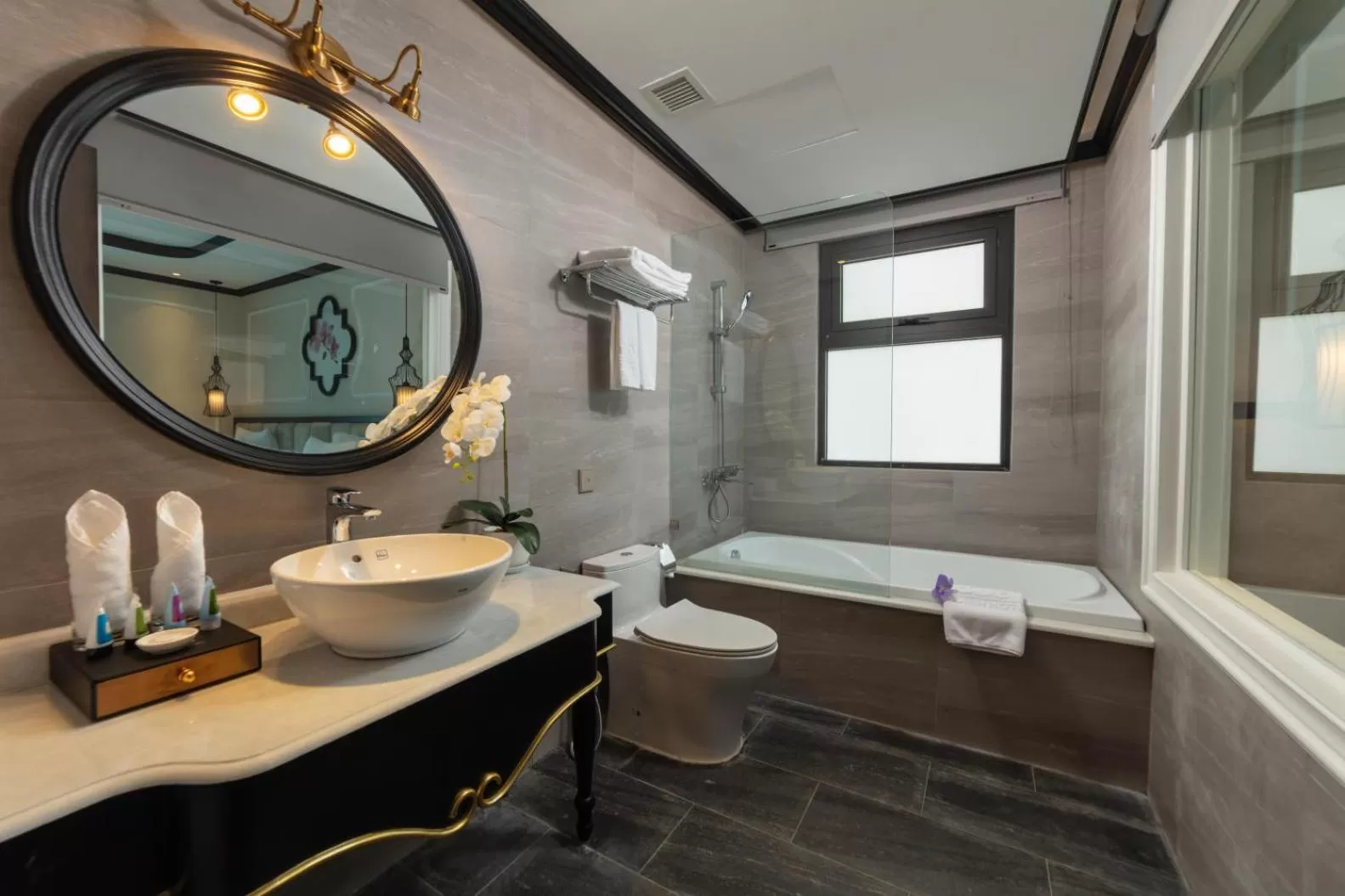 Shower in FTE Ba Dinh Hotel