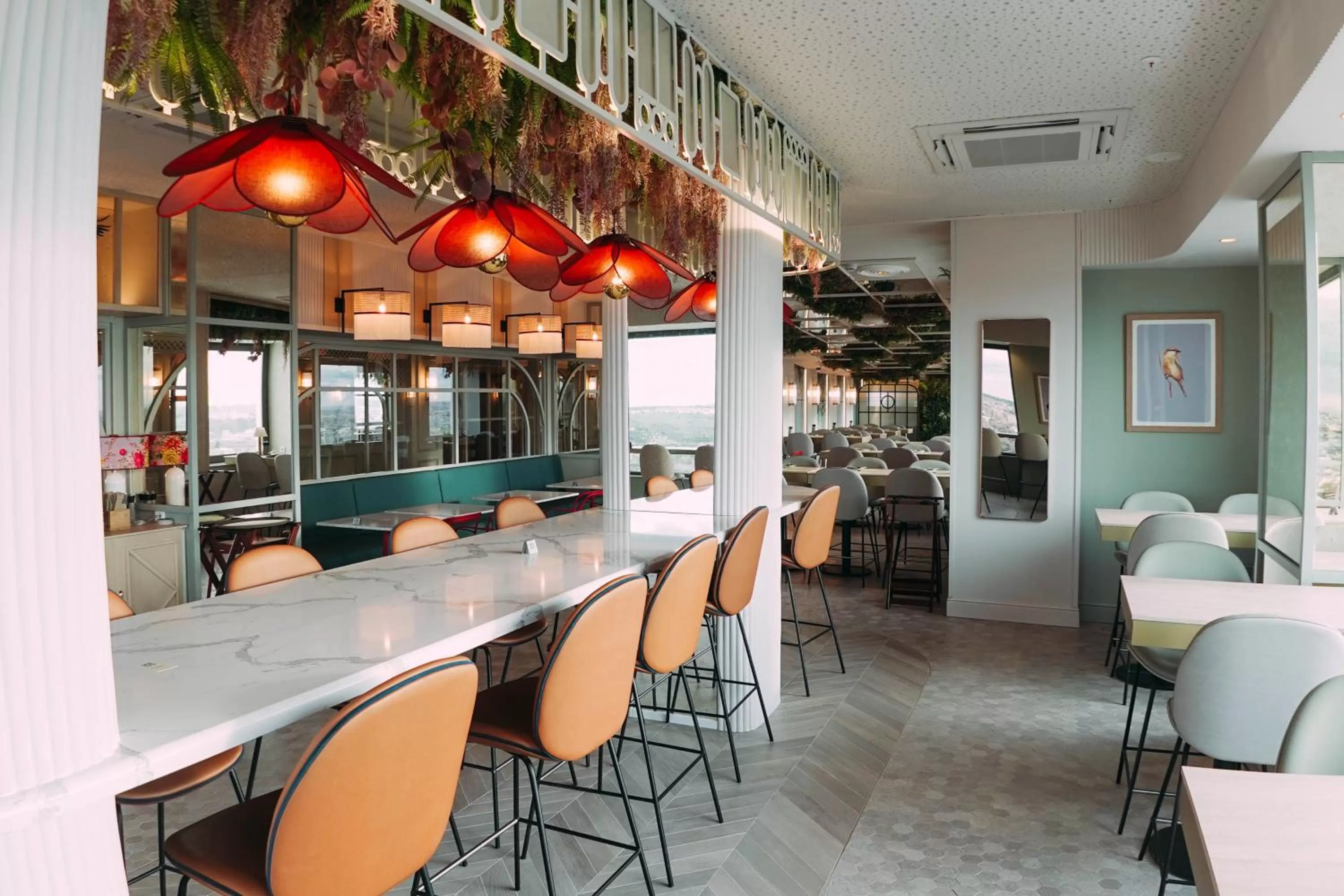 Restaurant/places to eat in Riu Plaza España