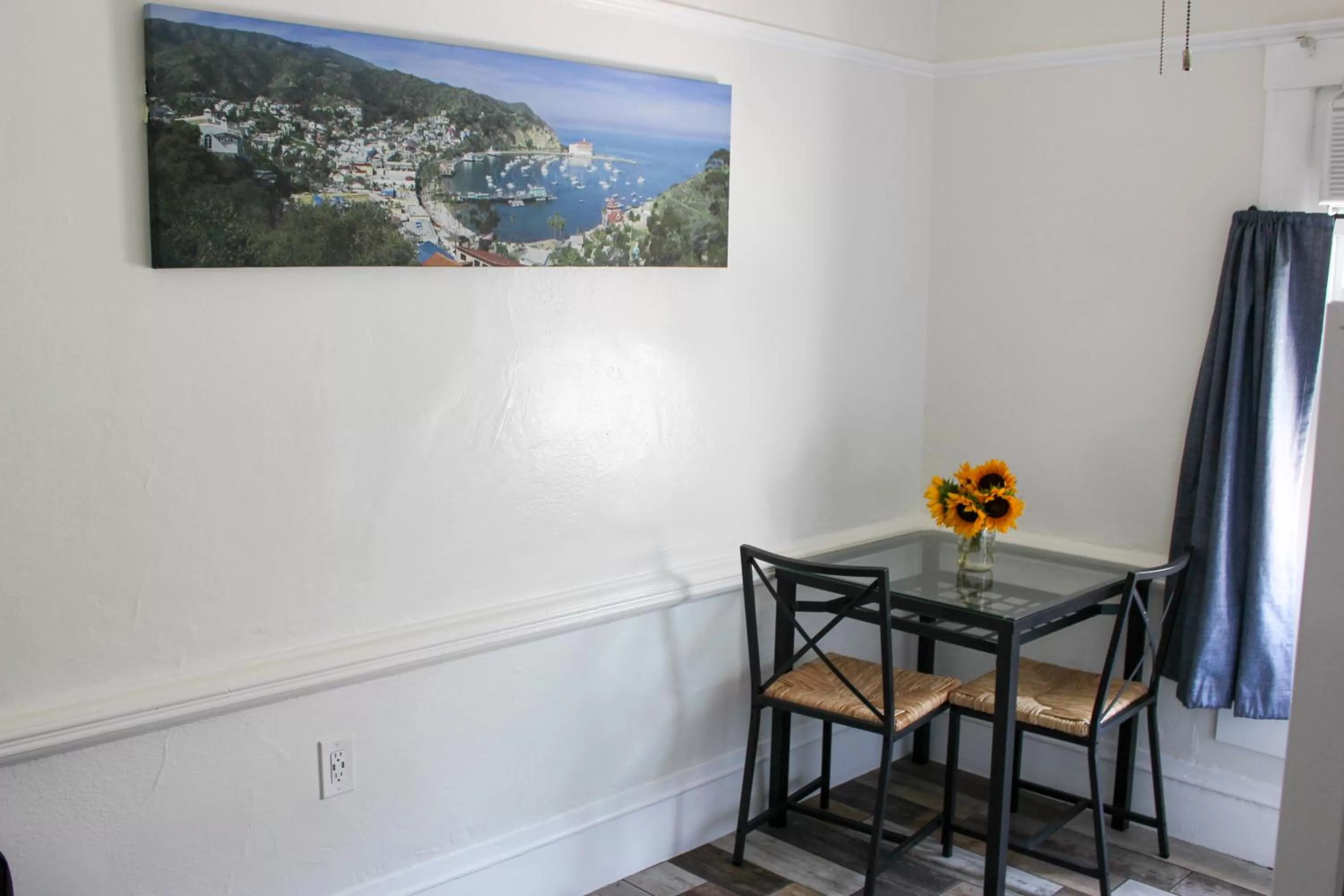 Dining area in Hermosa Hotel