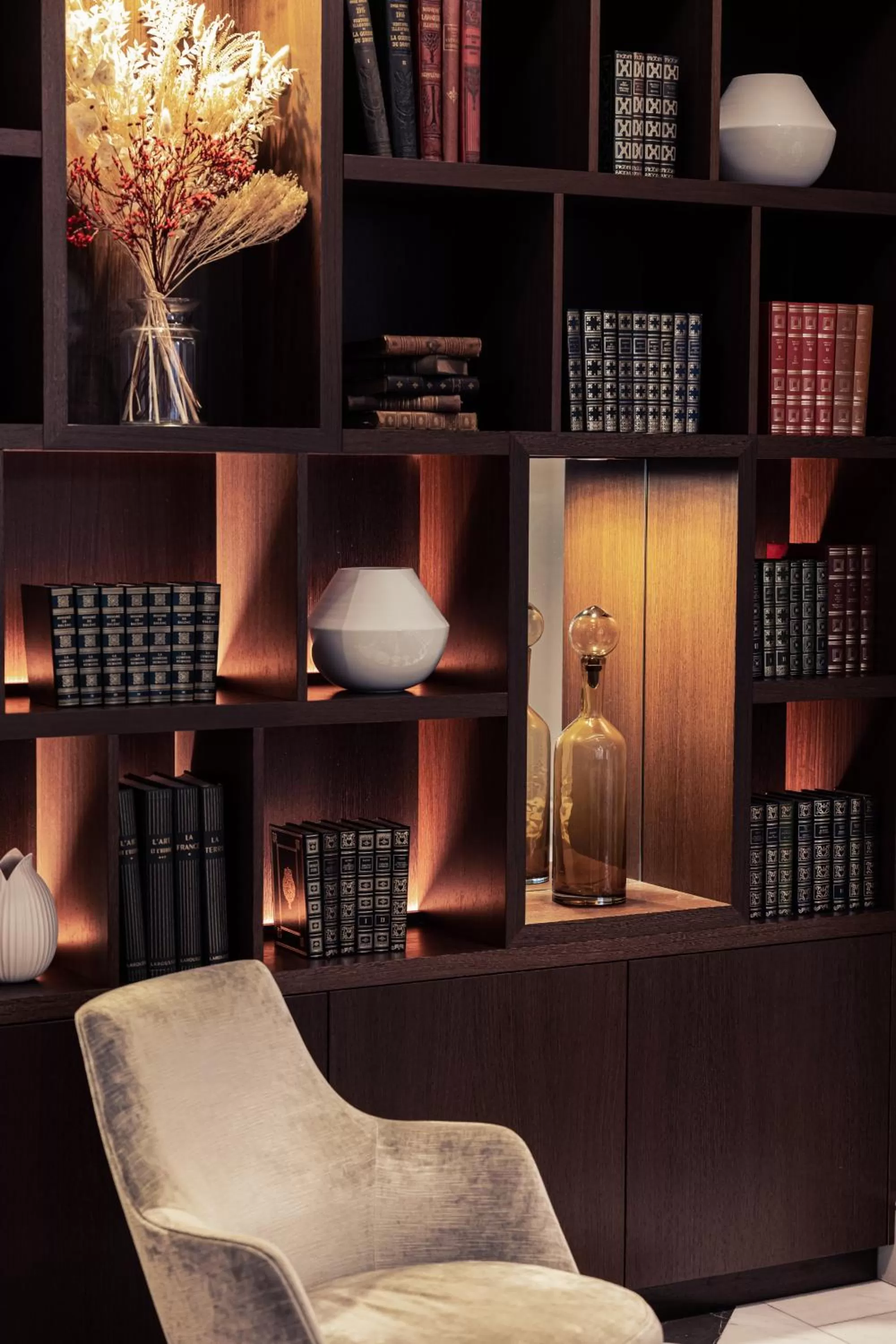 Library in Villas Foch Boutique Hotel & Spa Bordeaux