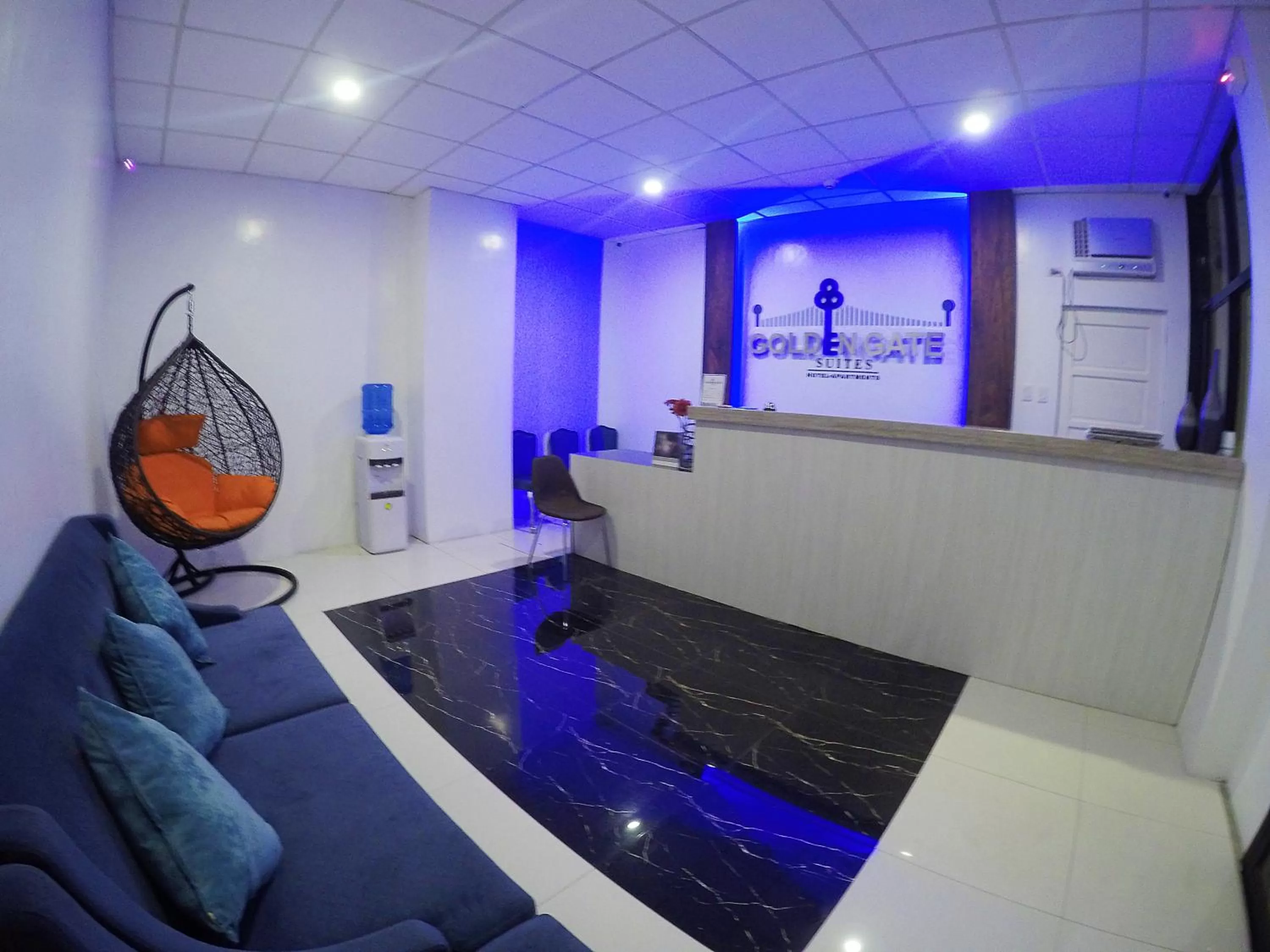 Shower in Golden Gate Suites