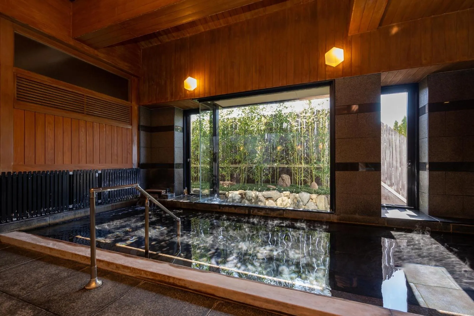 Hot Spring Bath in Hagi No Yado Tomoe