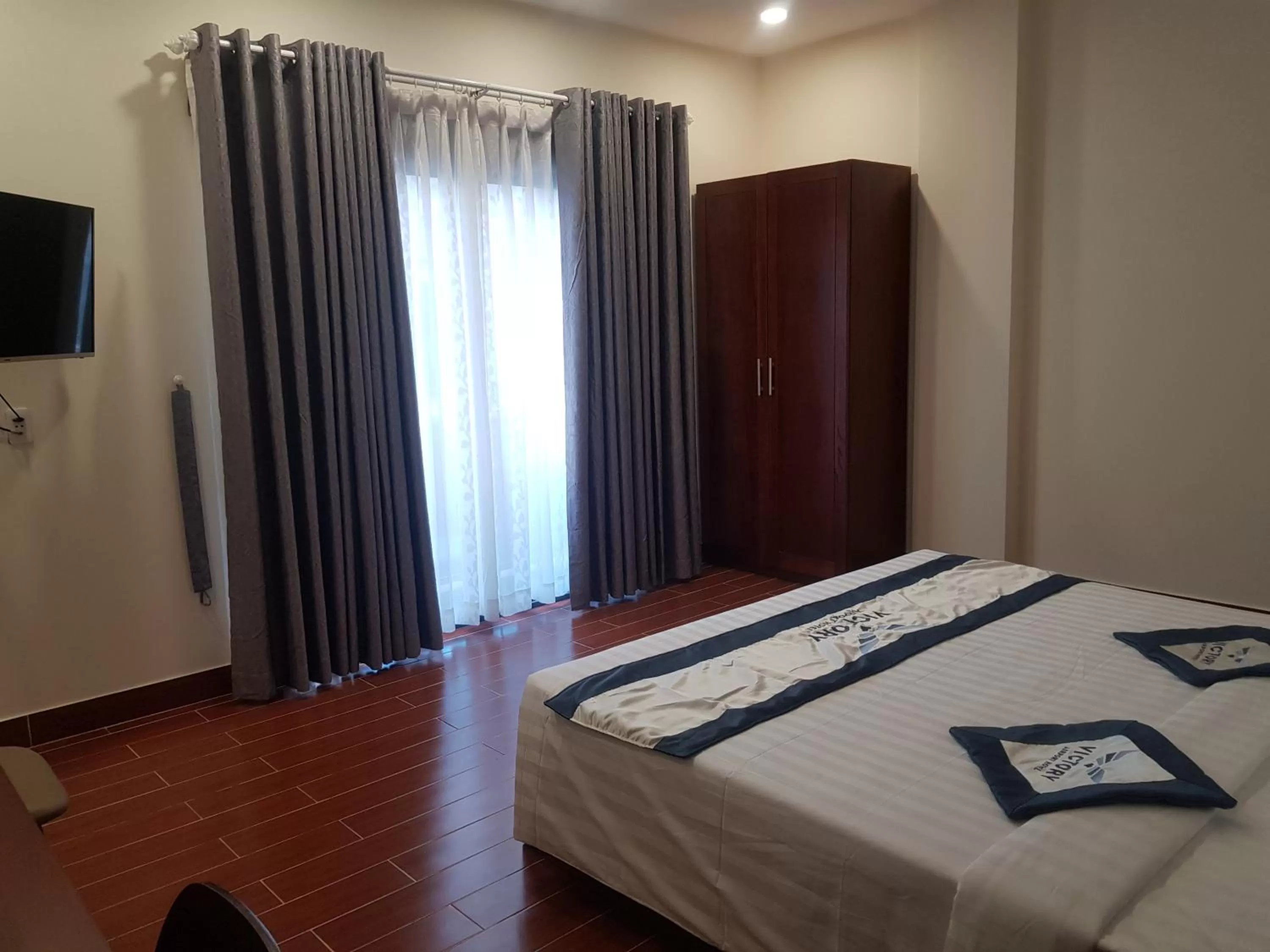 Communal lounge/ TV room, Bed in Victory Airport Hotel