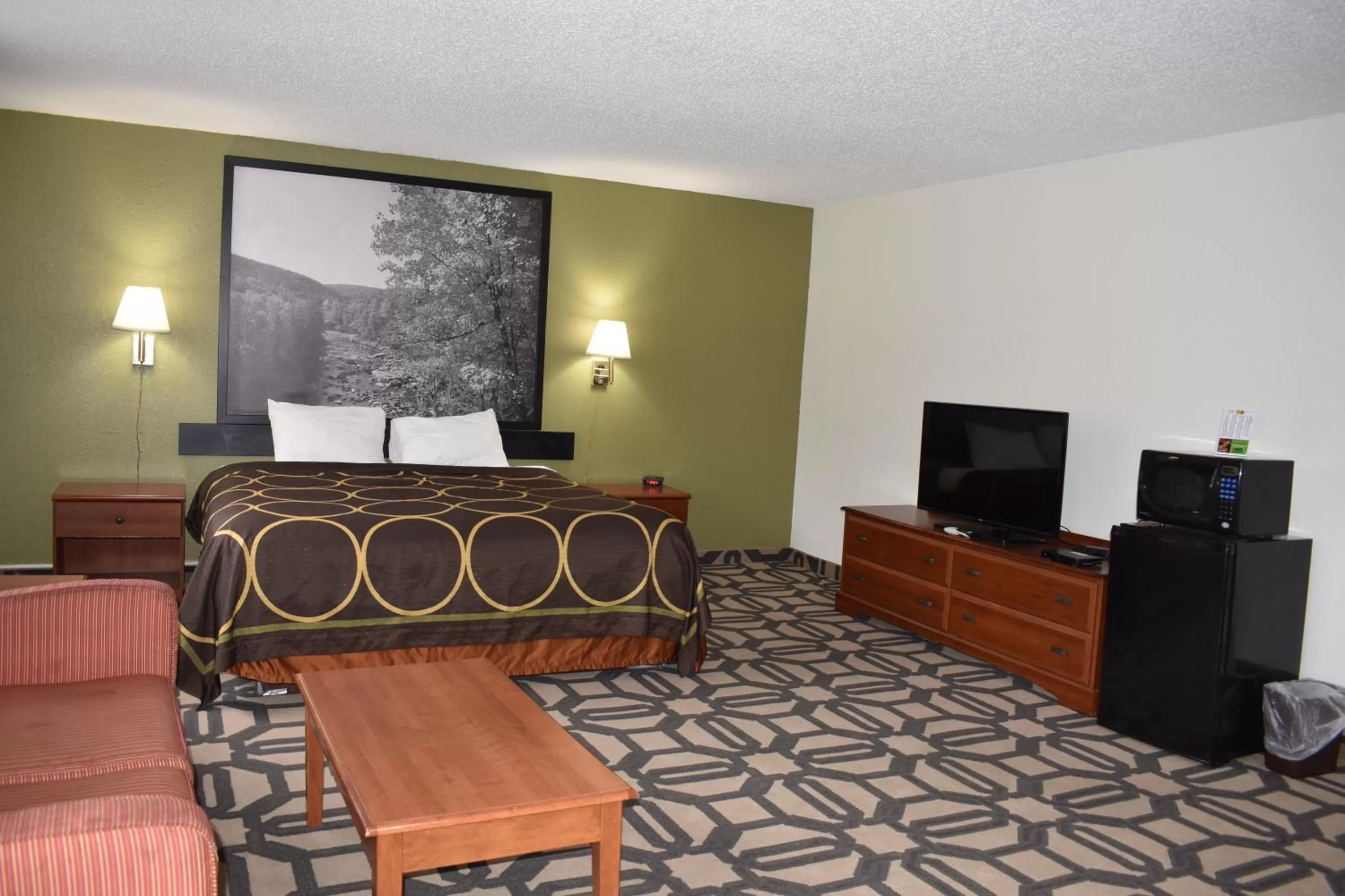 Bed in Super 8 by Wyndham La Vale/Cumberland Area