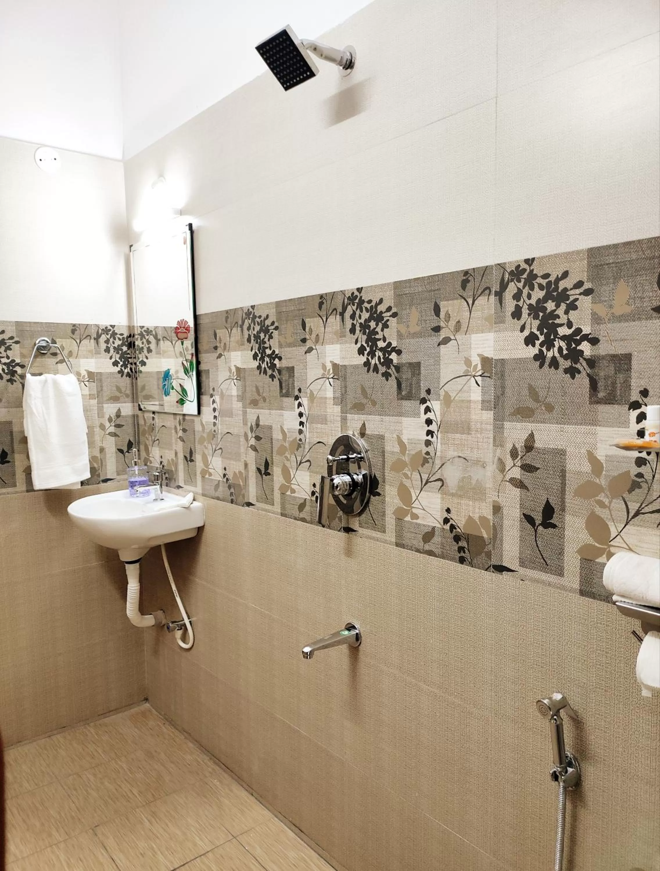 Bathroom in Happy Buddha S4