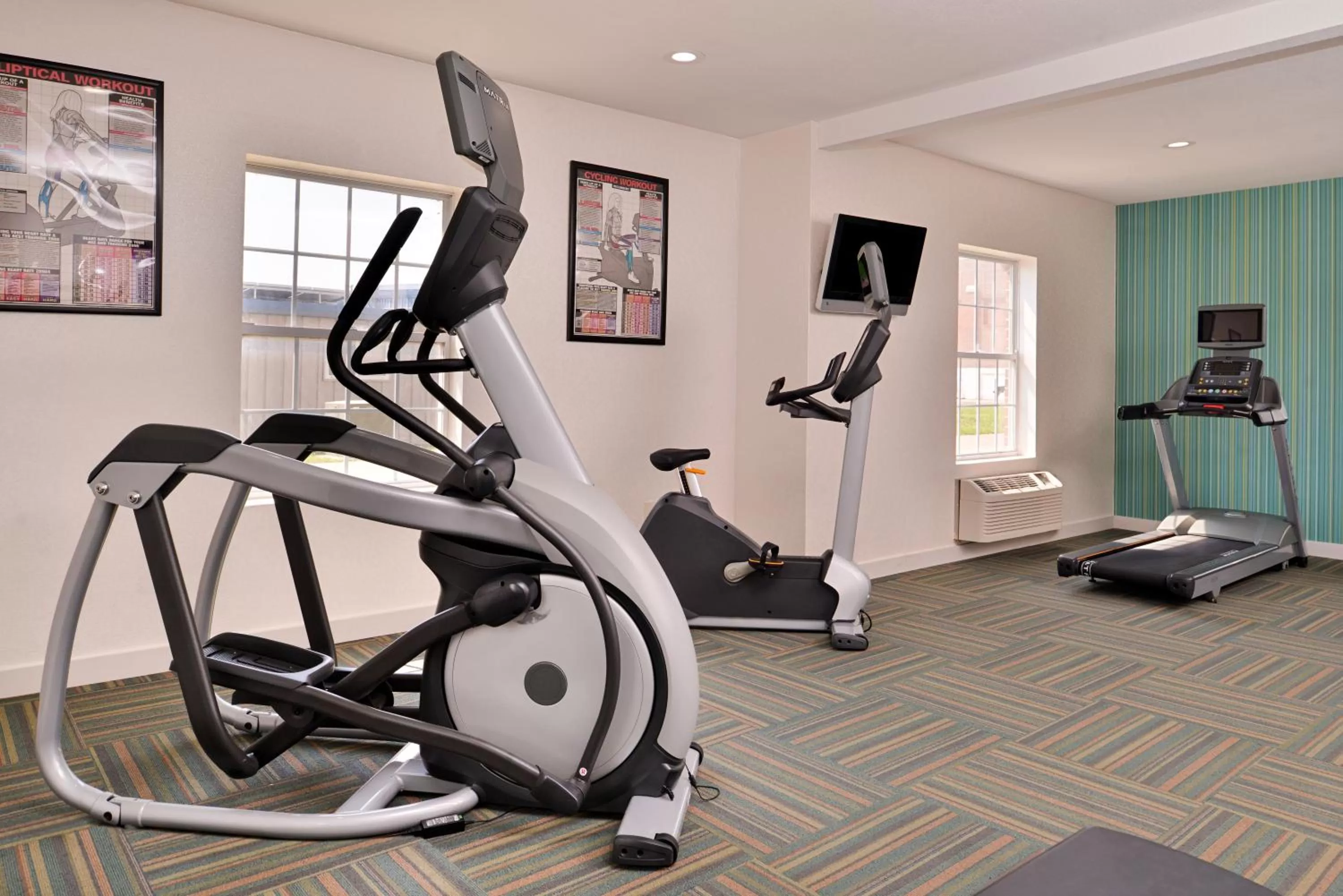 Fitness centre/facilities in Holiday Inn Express Hotel & Suites North Kansas City by IHG