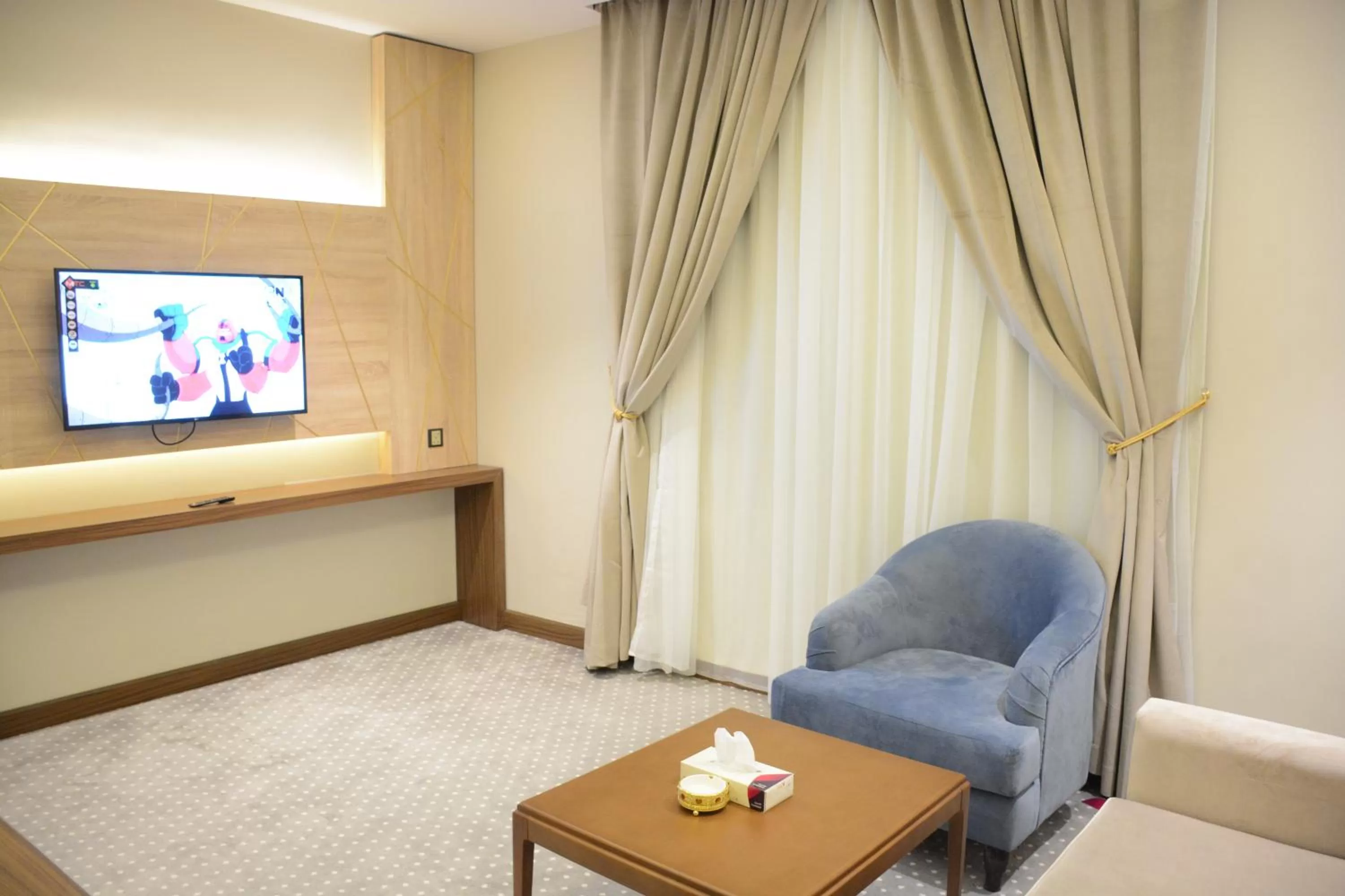 Communal lounge/ TV room, Bed in E1 Hotel