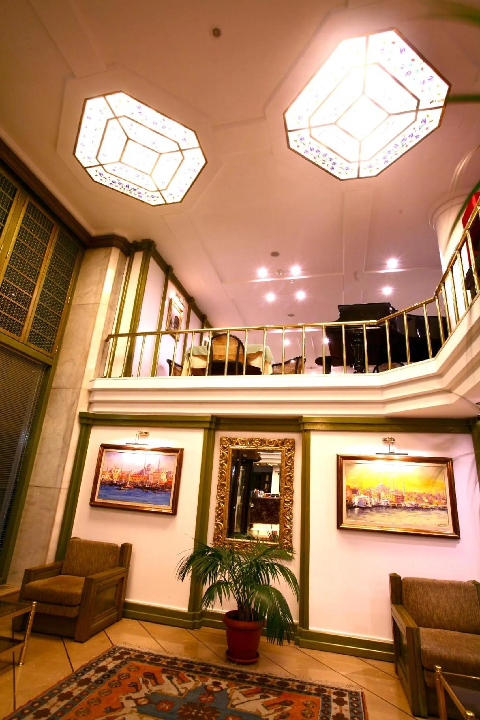 Lobby or reception in Istanbul Royal Hotel