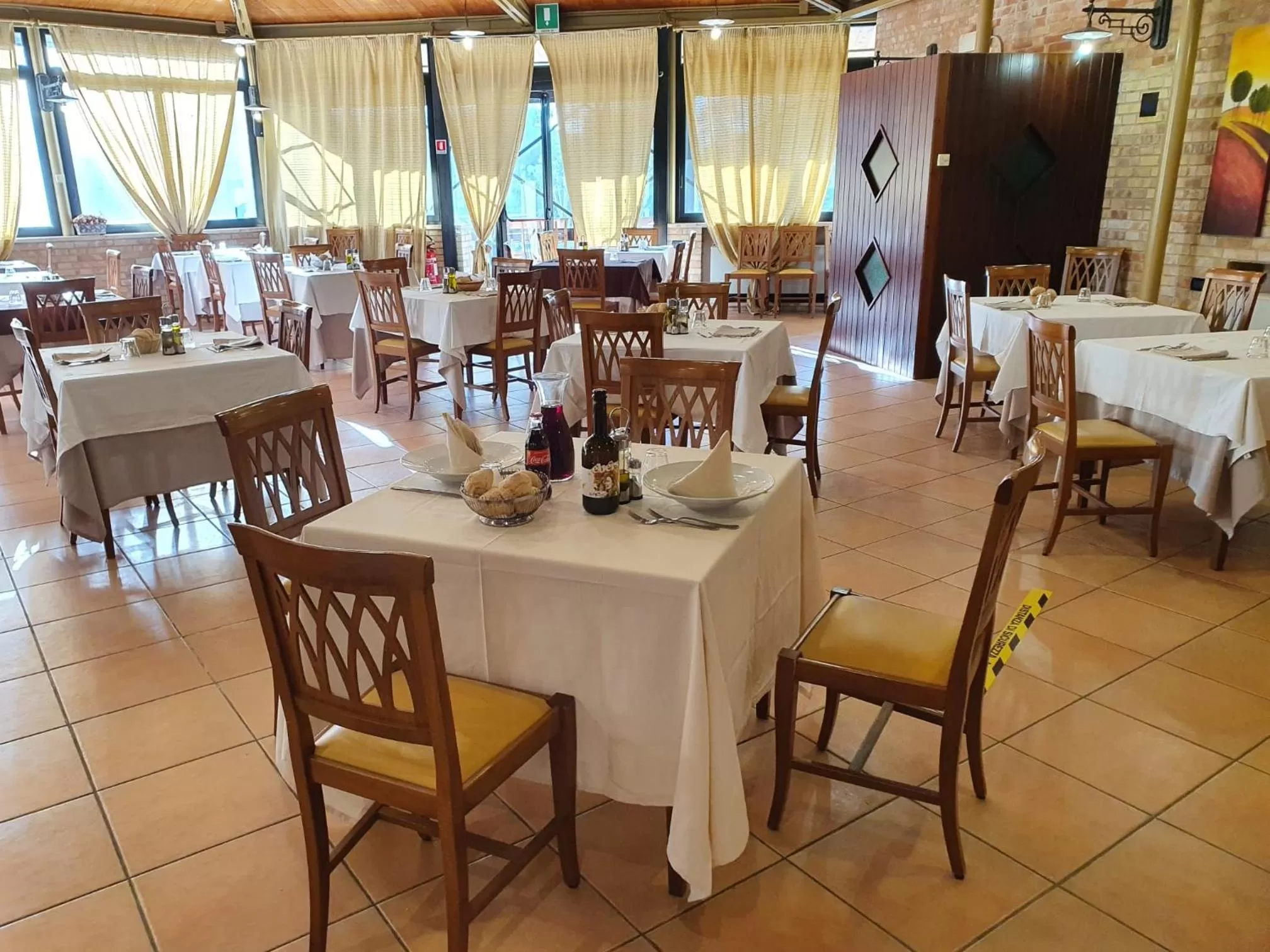 Restaurant/places to eat in Hotel Holiday