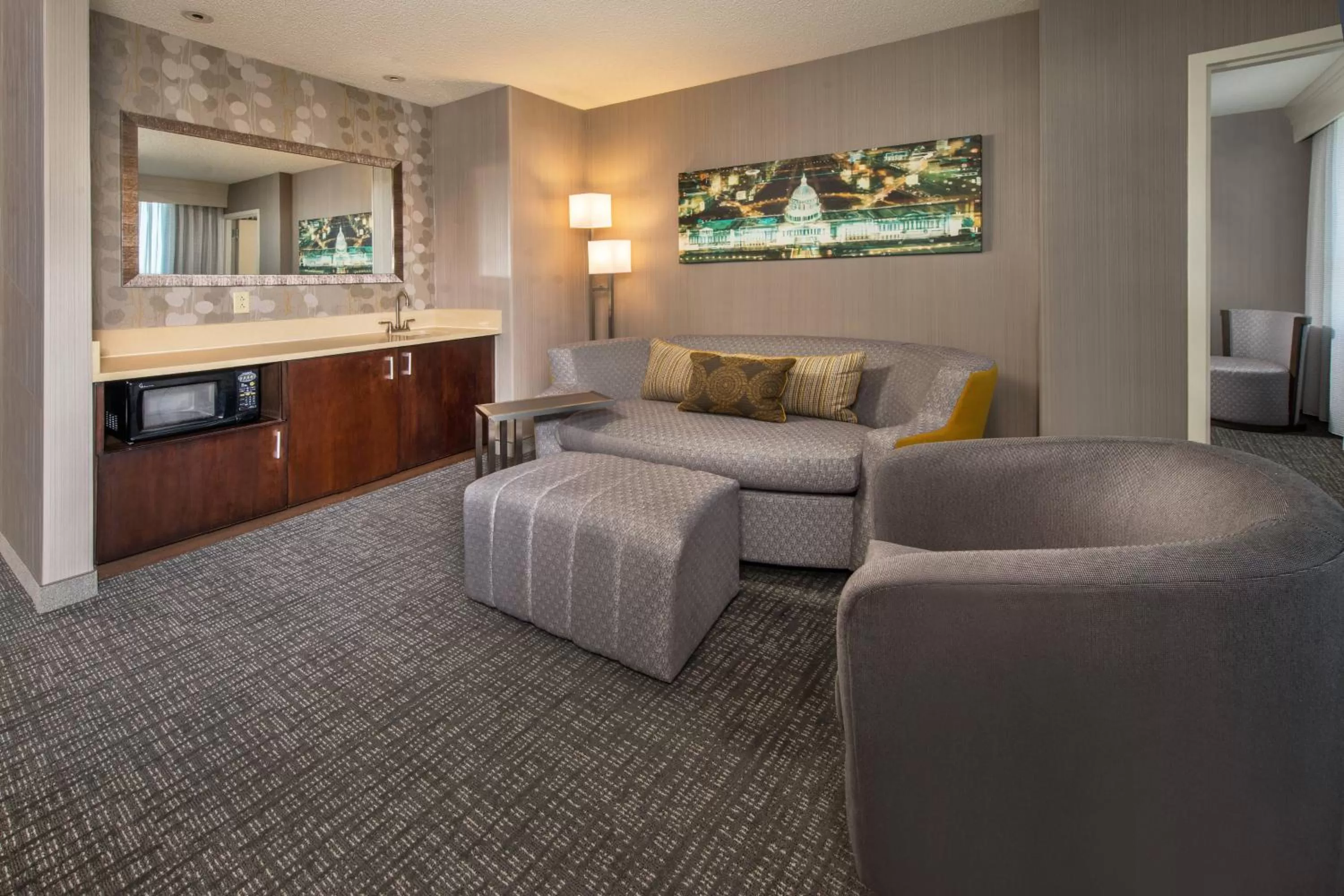 One-Bedroom King Suite with Sofa Bed in Courtyard Washington, DC/U.S. Capitol