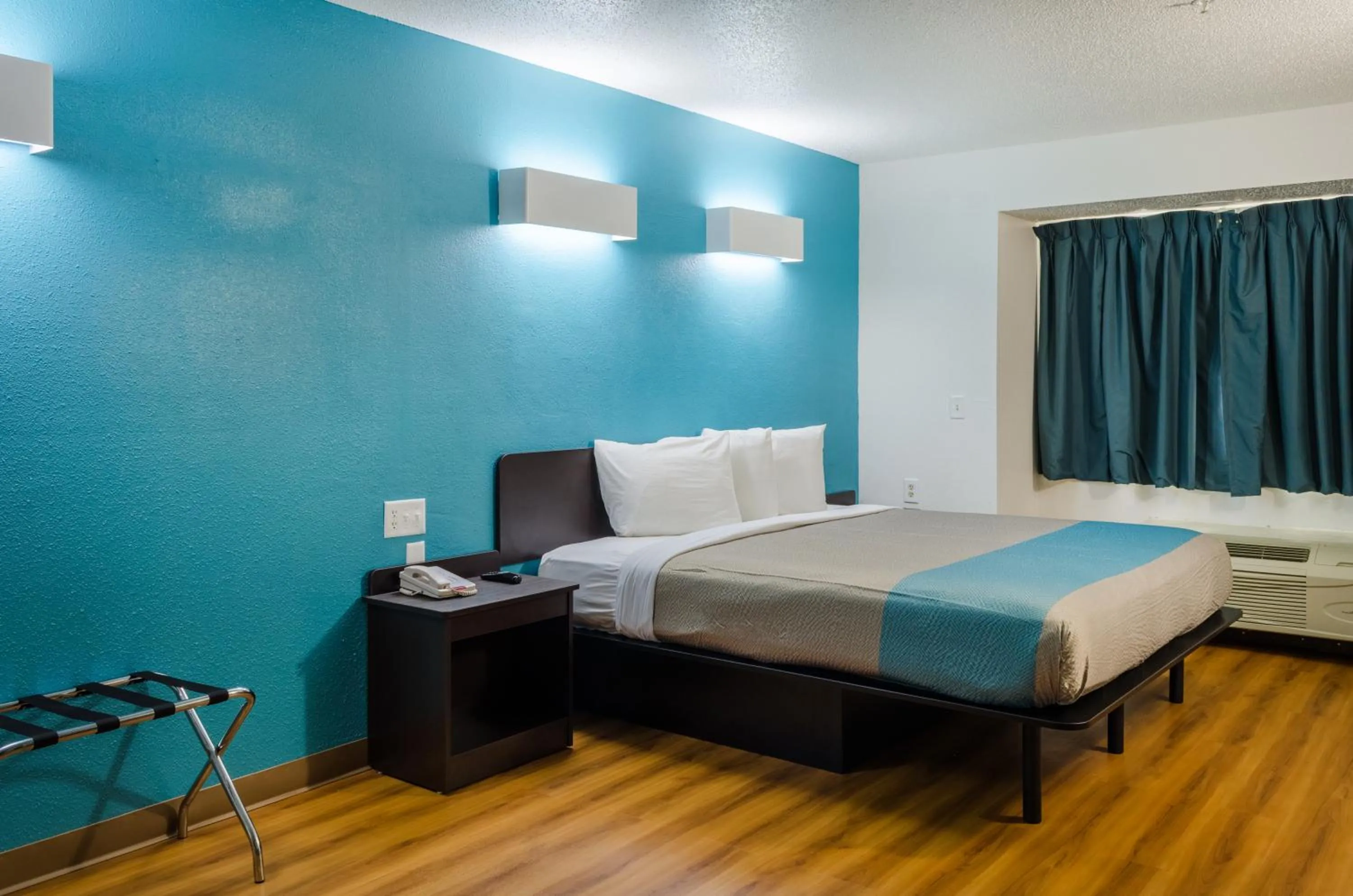 Bedroom, Bed in Motel 6-Mobile, AL