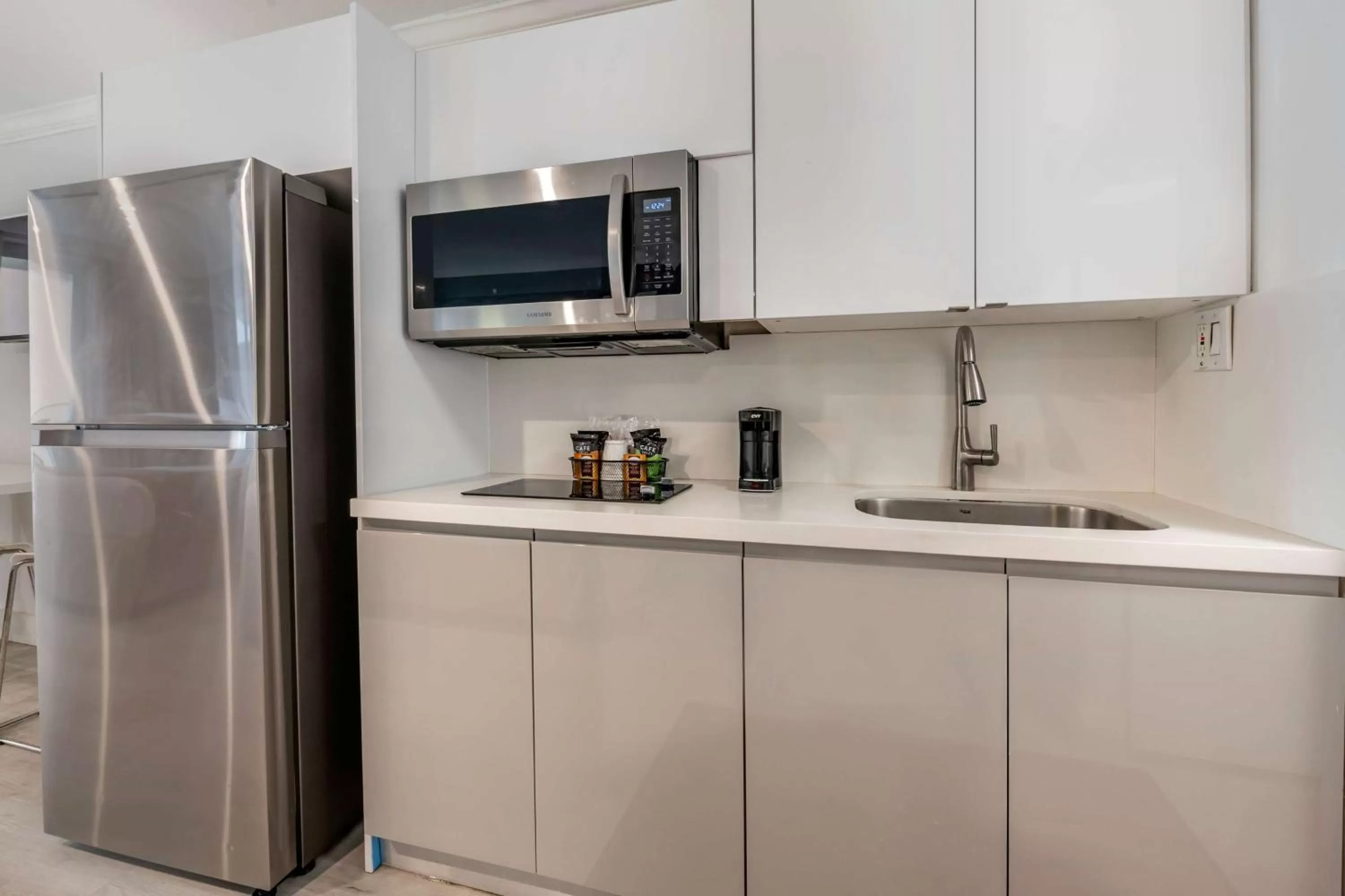 Photo of the whole room in Ramada Plaza by Wyndham Marco Polo Beach Resort