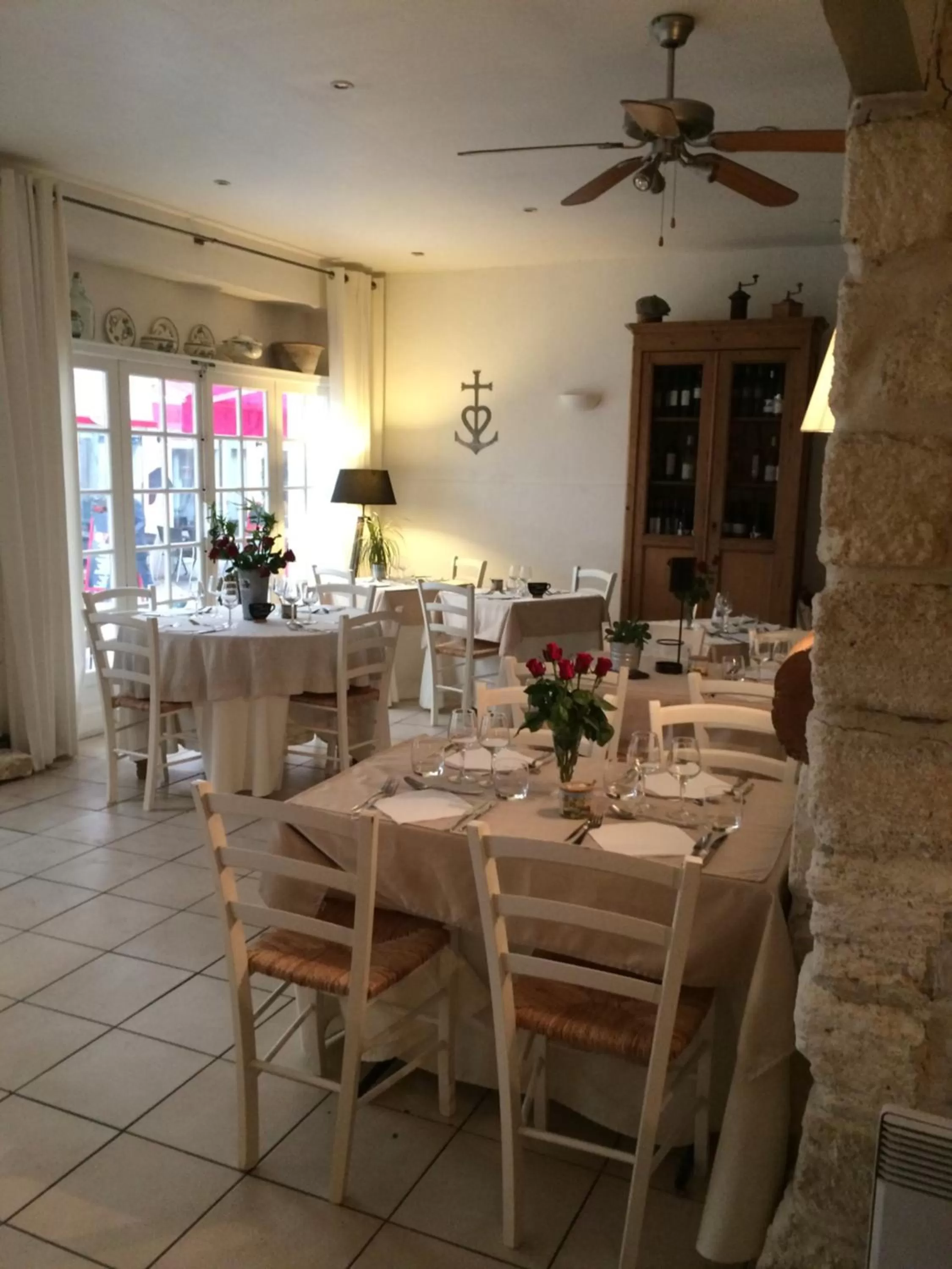 Restaurant/places to eat in Hôtel Restaurant Le Provençal