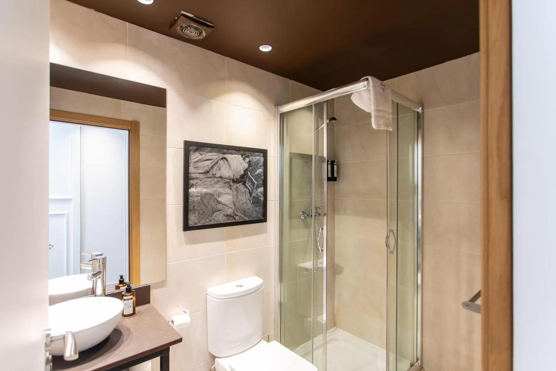 Bathroom in Hotel Trueba