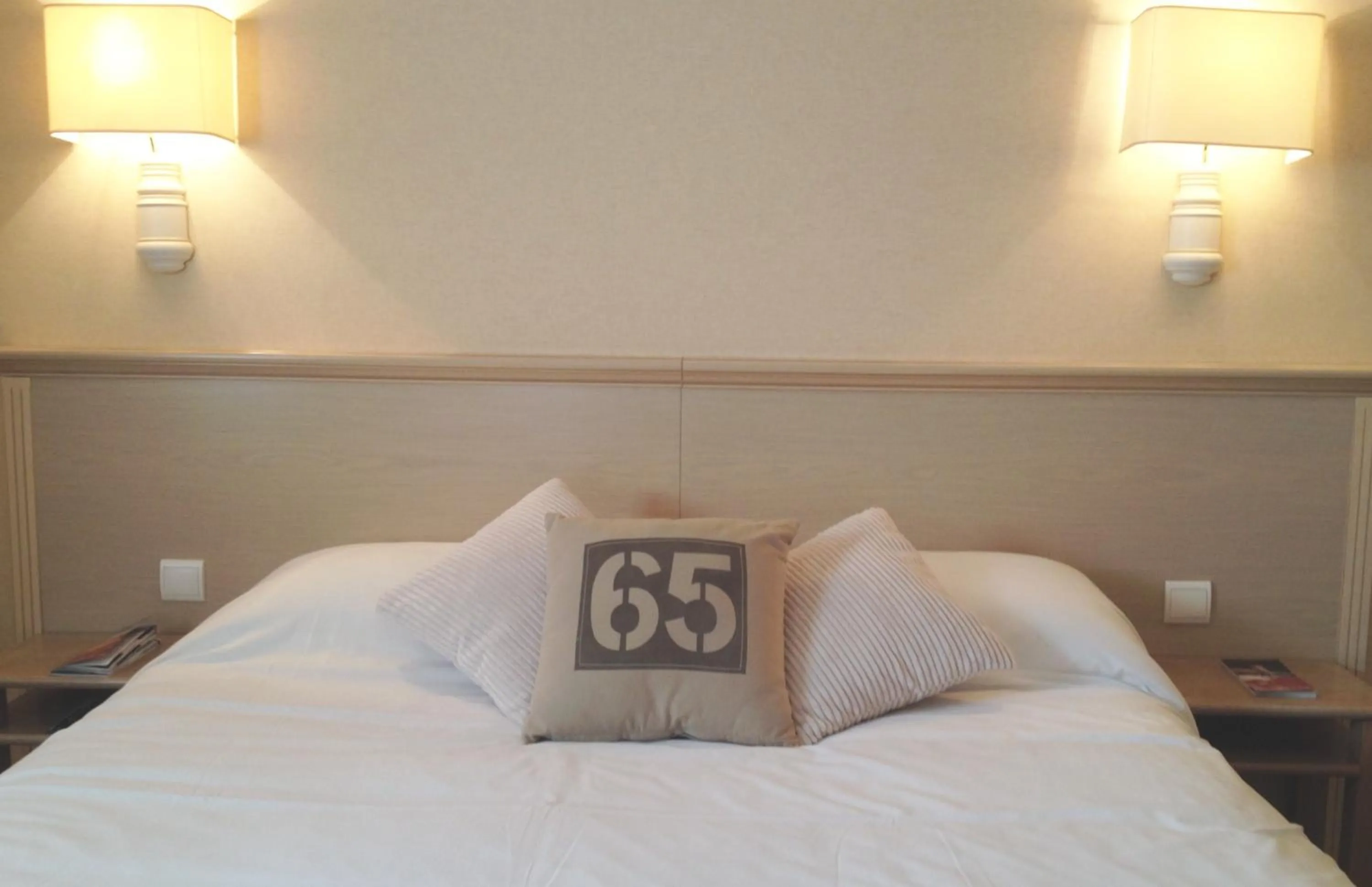 Bed in The Originals City, Hôtel Chantecler, Le Mans