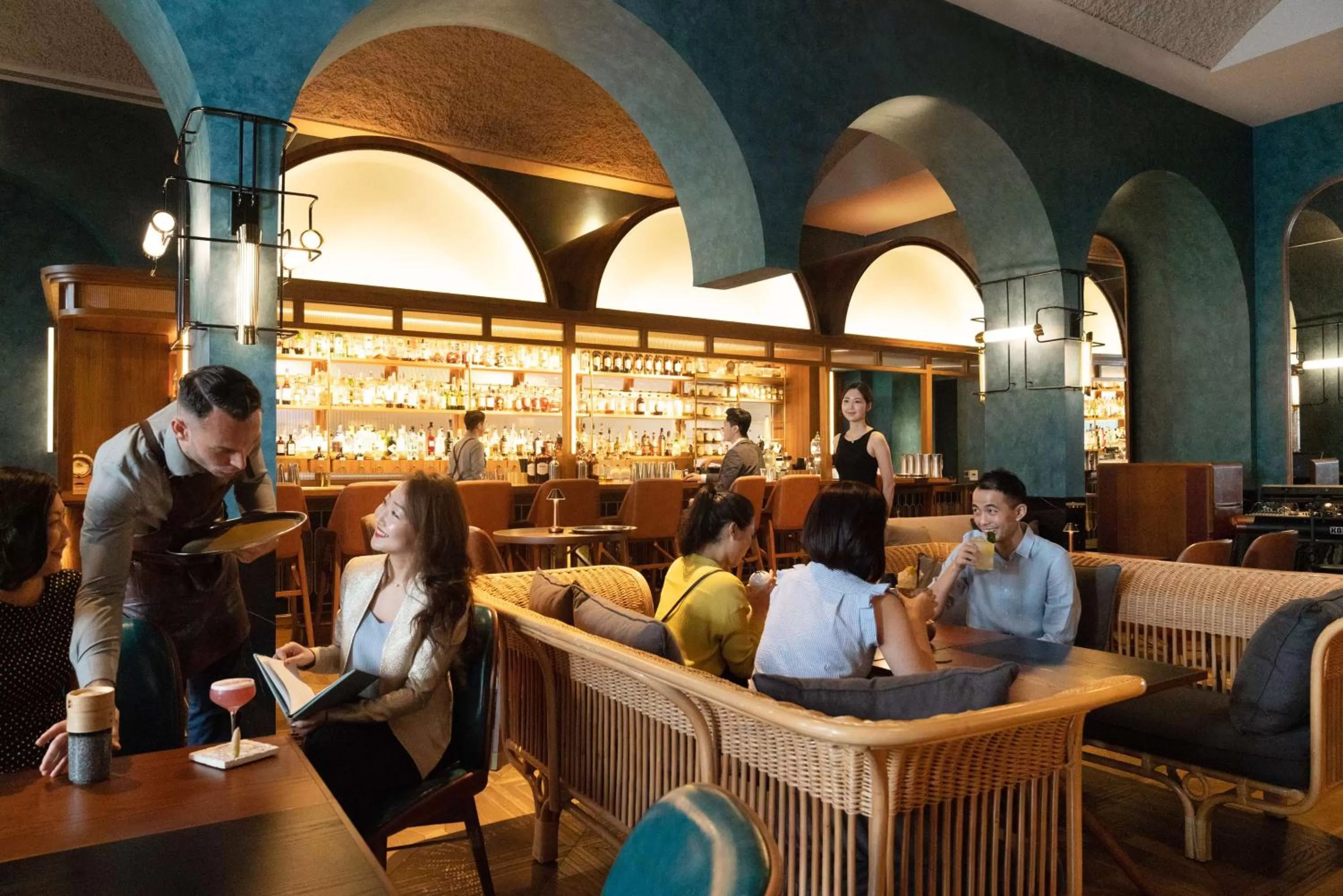 Lounge or bar in Shangri-La Singapore