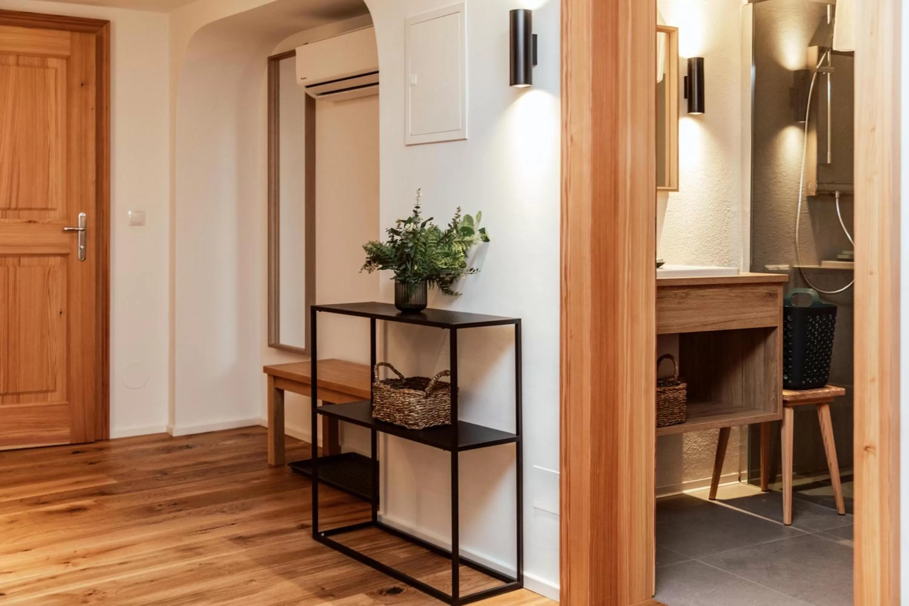 Photo of the whole room in the salt townhouse