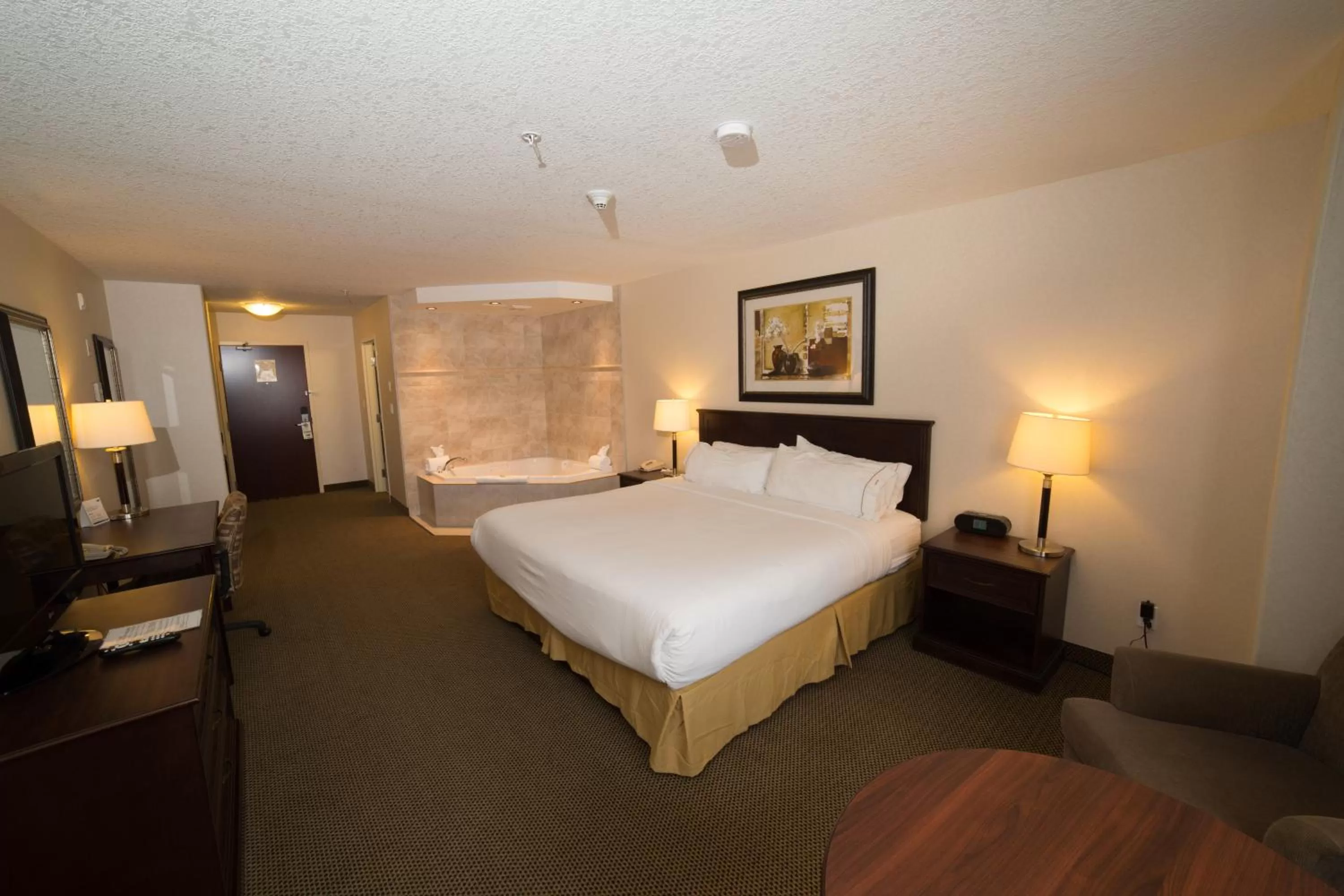 Photo of the whole room, Bed in Holiday Inn Express & Suites Whitecourt by IHG