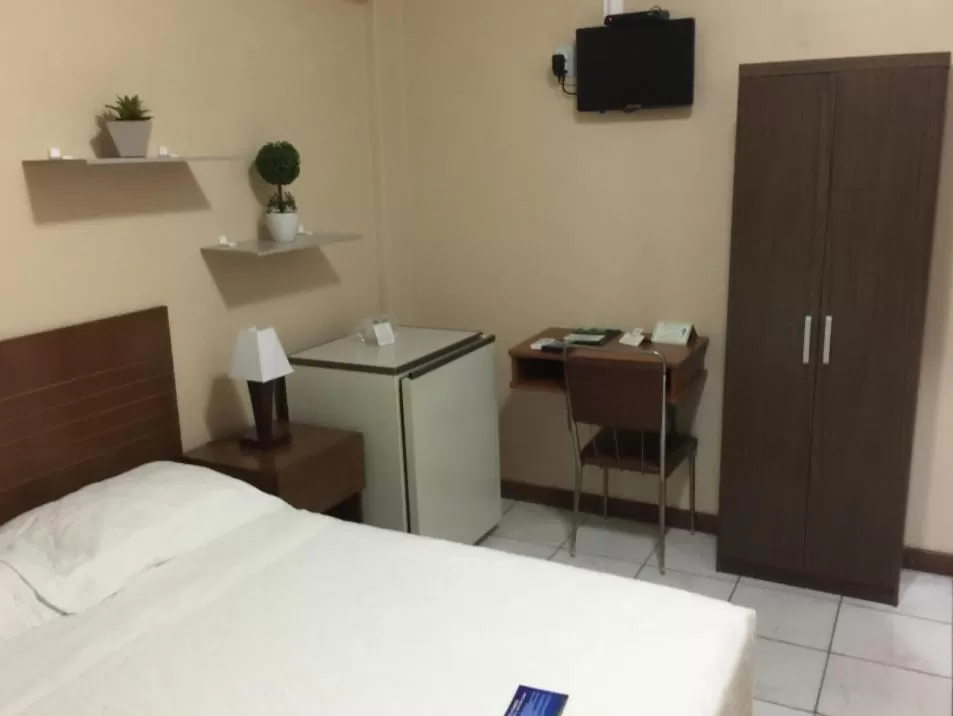 Photo of the whole room, Bed in Fares Turis Hotel