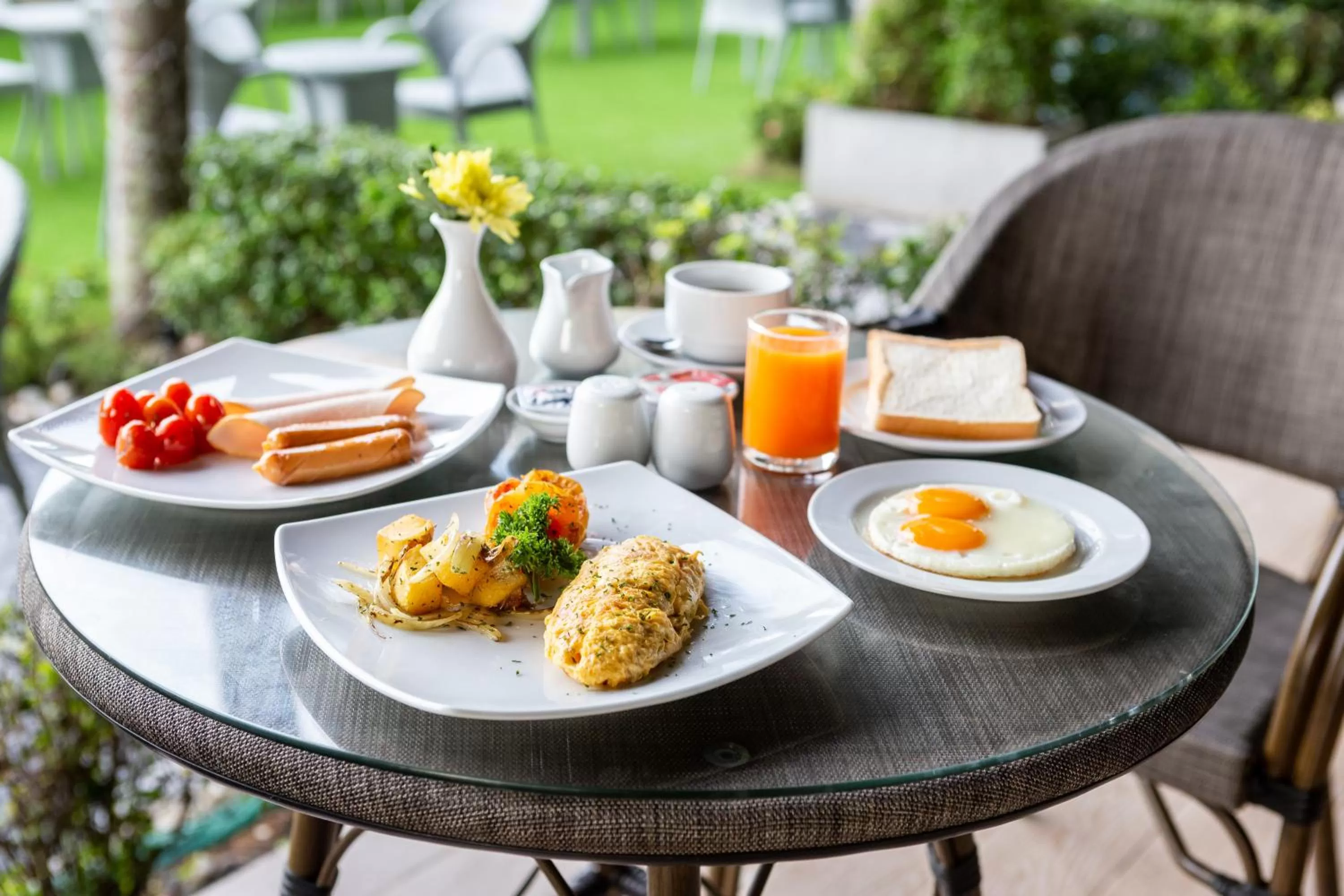 Food and drinks in NAP KRABI HOTEL - SHA Extra Plus