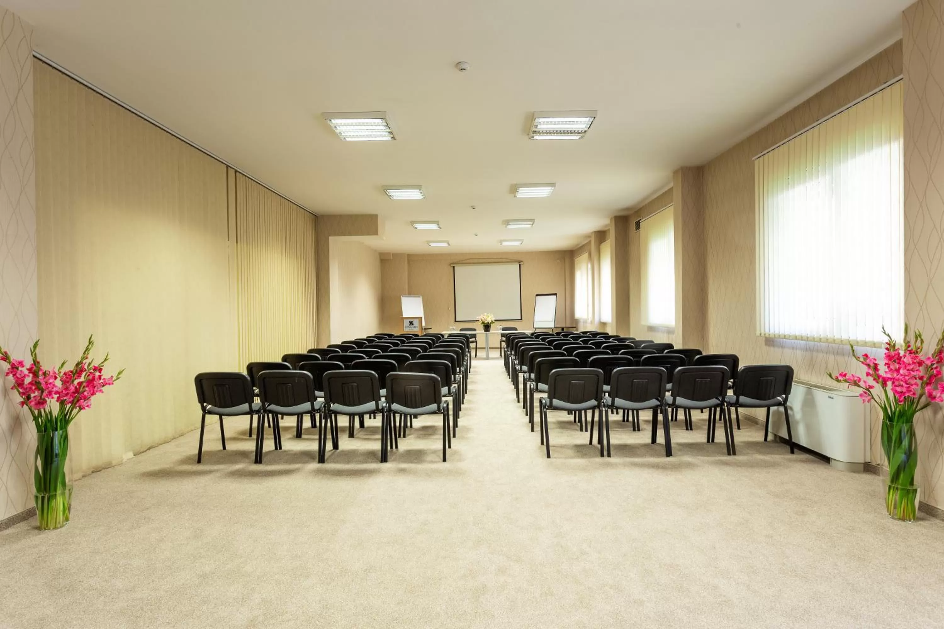 Business facilities in City Avenue Hotel