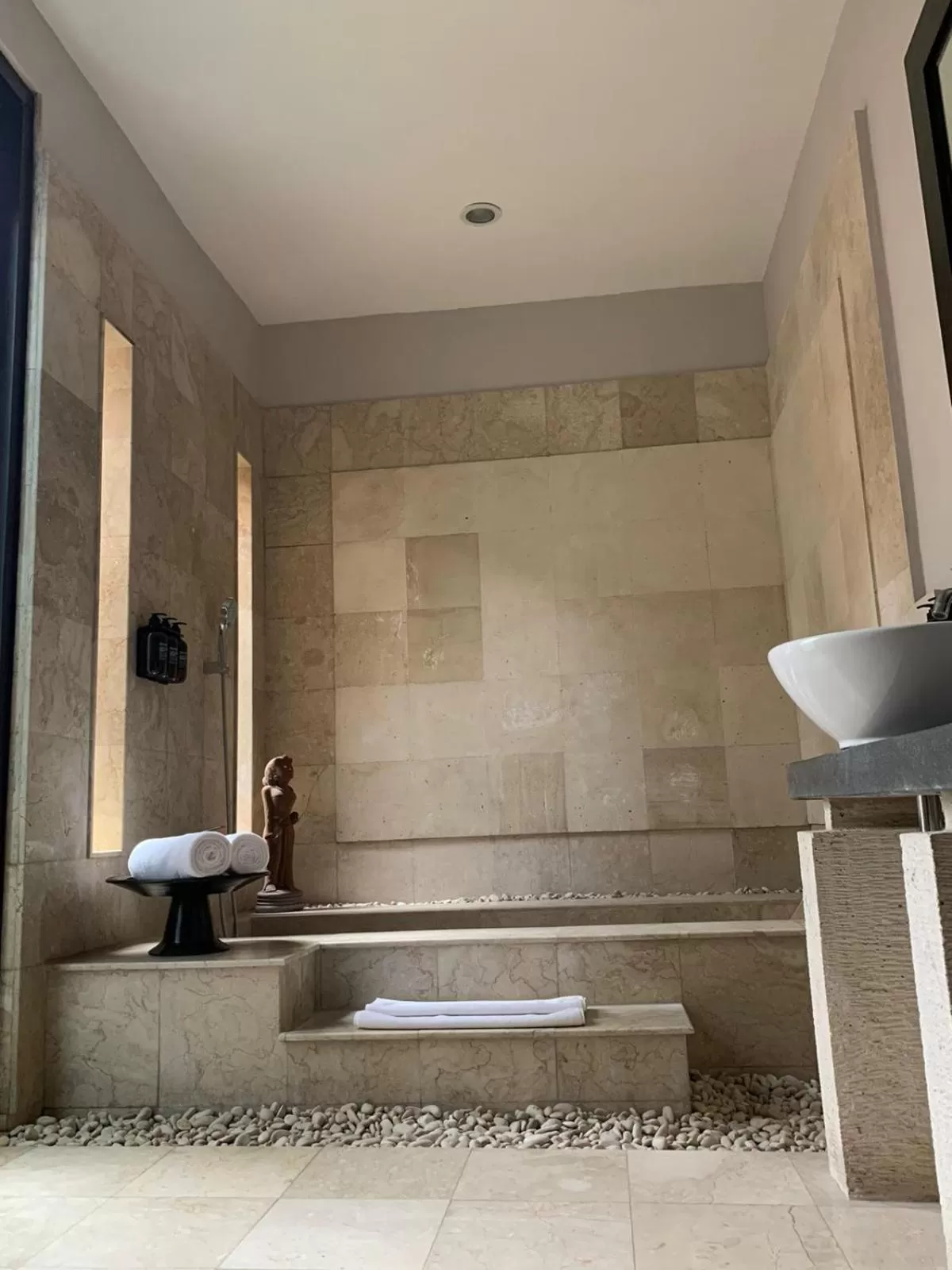 Bathroom in Bebek Tepi Sawah Restaurant & Villas