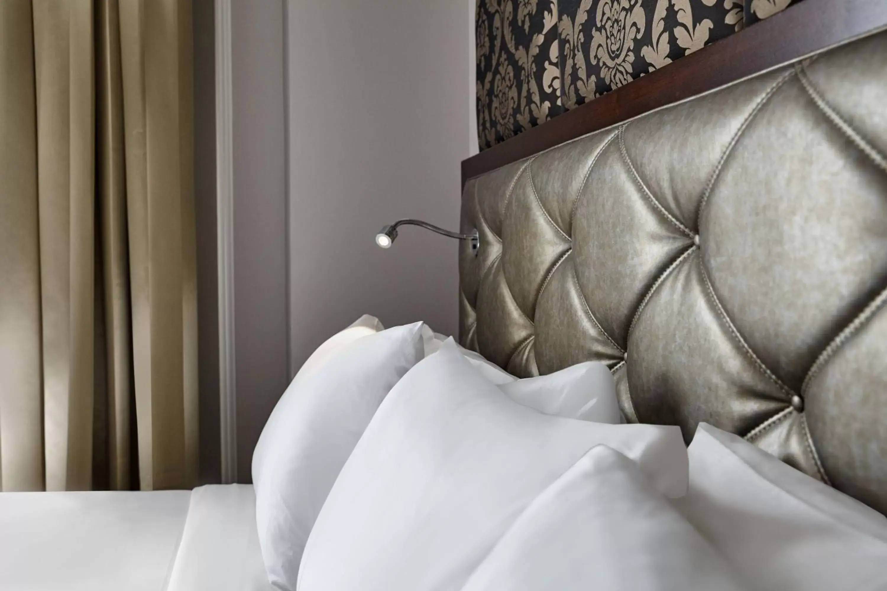 Deluxe Suite in The Hotel Saskatchewan, Autograph Collection Deluxe Suite in The Hotel Saskatchewan, Autograph Collection