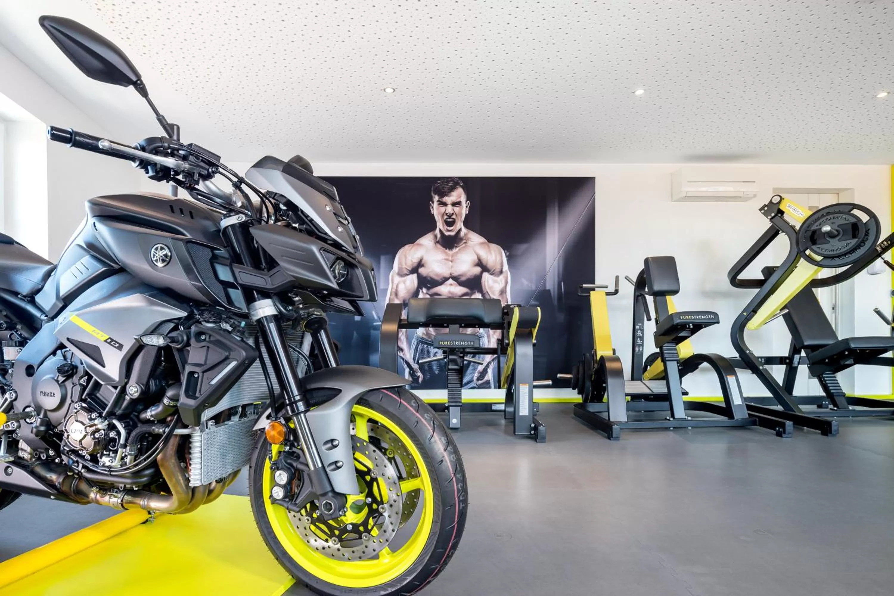 Fitness centre/facilities in YachtHotel Helvetia Spa- und Wellnessdomizil