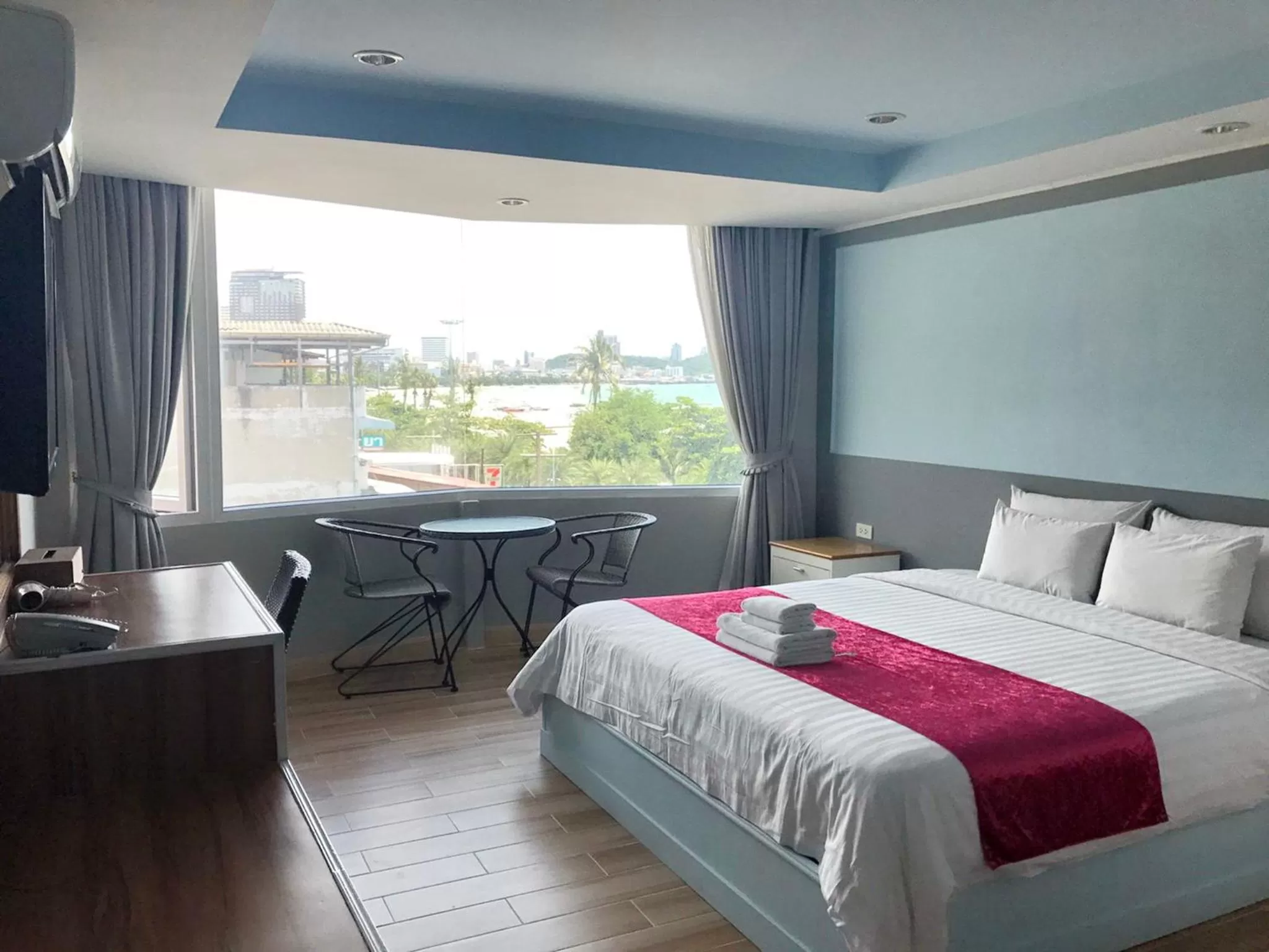 Bed in The Beach Front Resort, Pattaya