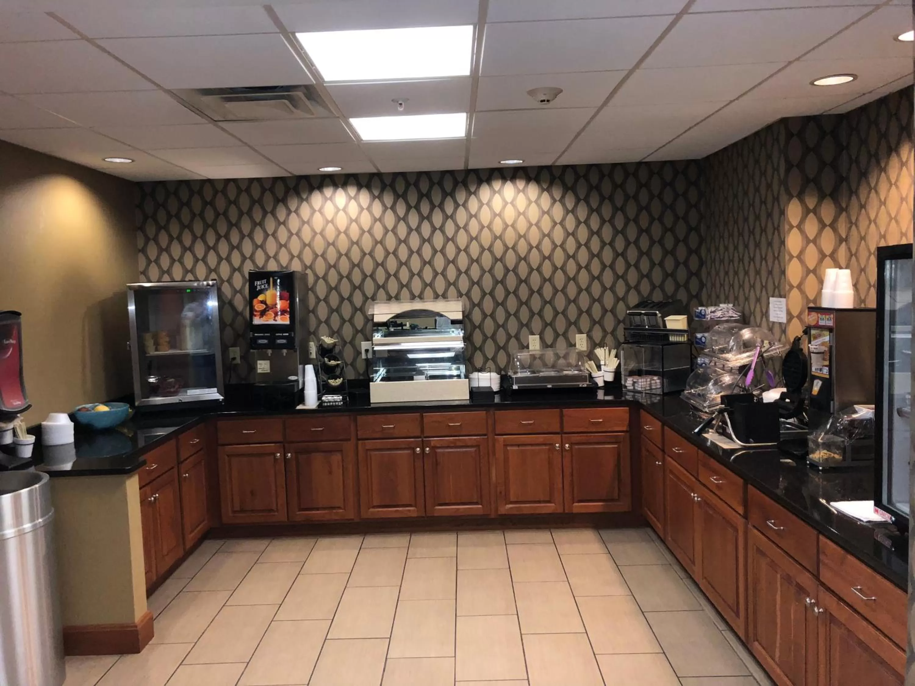 Countryview Inn & Suites