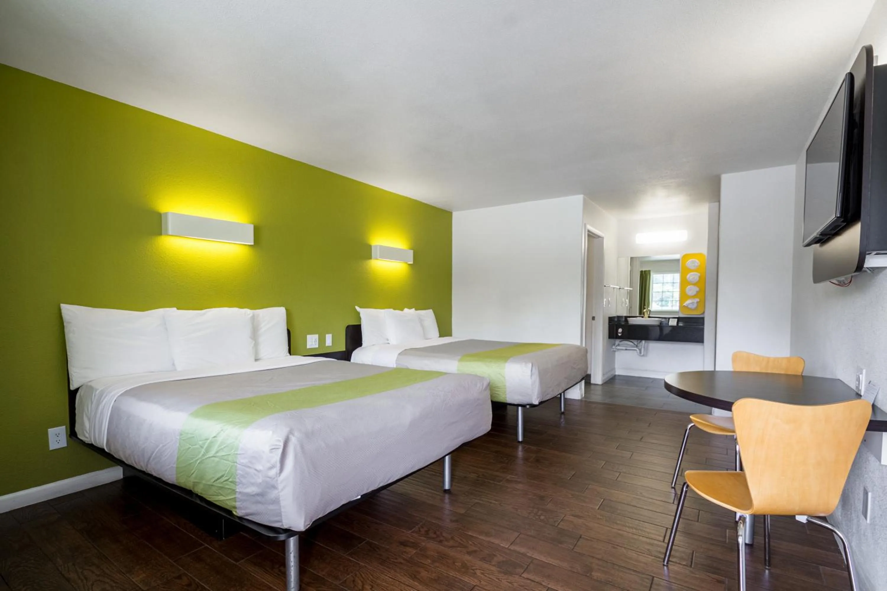 TV and multimedia in Motel 6 - Downtown Monterey