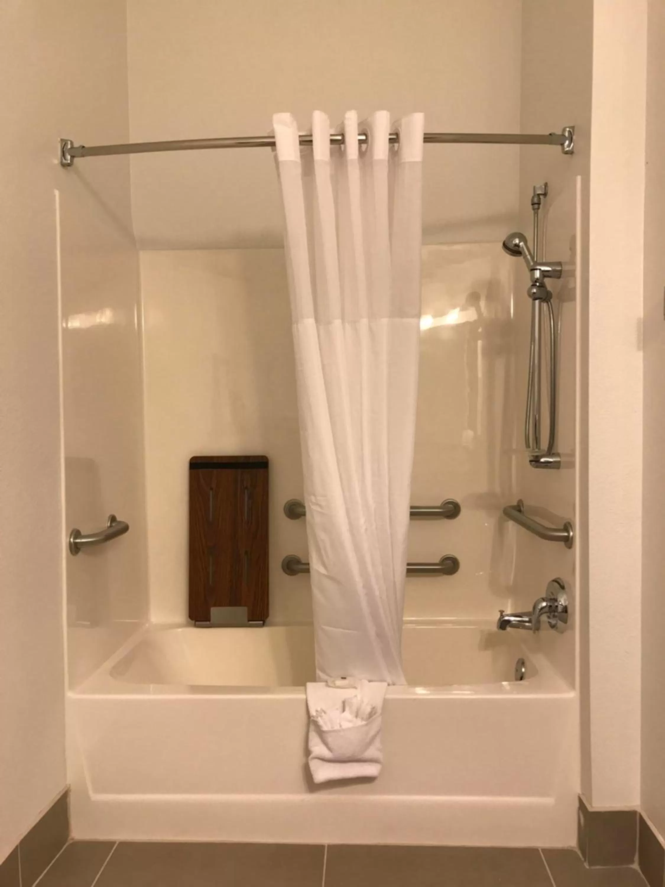 Shower in Country Inn & Suites by Radisson, Fond du Lac, WI