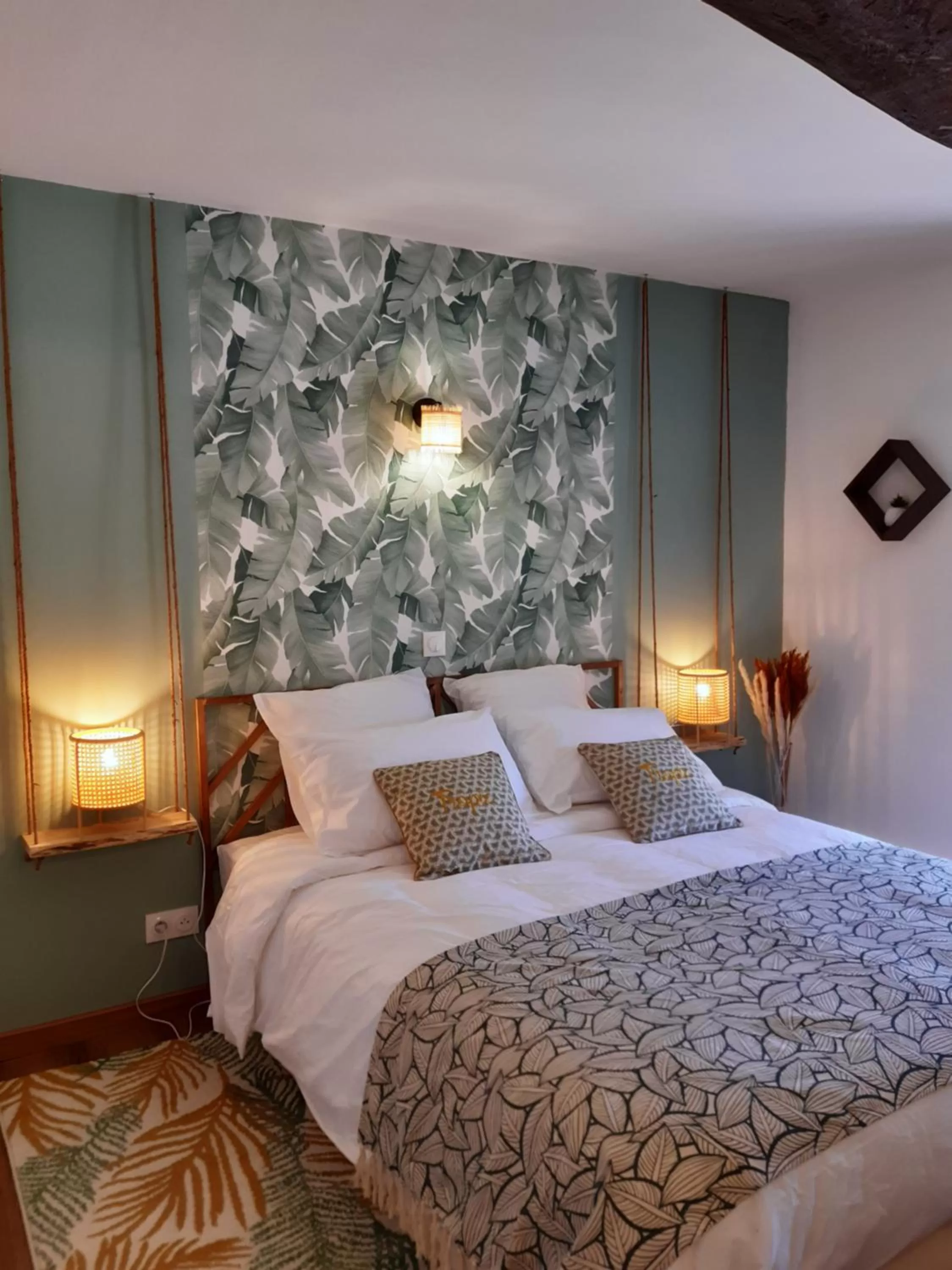 Photo of the whole room, Bed in Au Charme de l'Eure