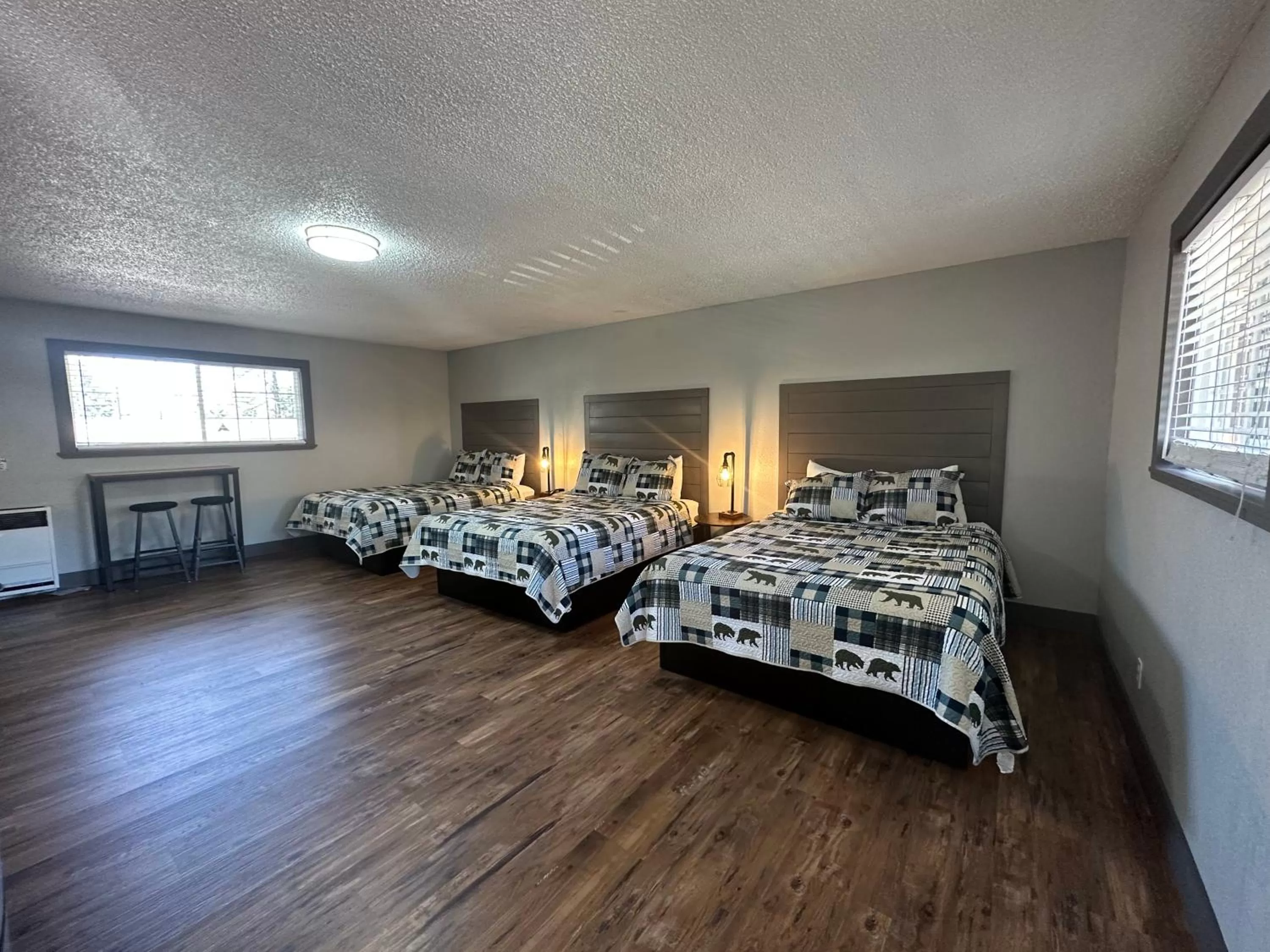 Standard Queen Room with Three Queen Beds in Lake Ridge South Lake Tahoe