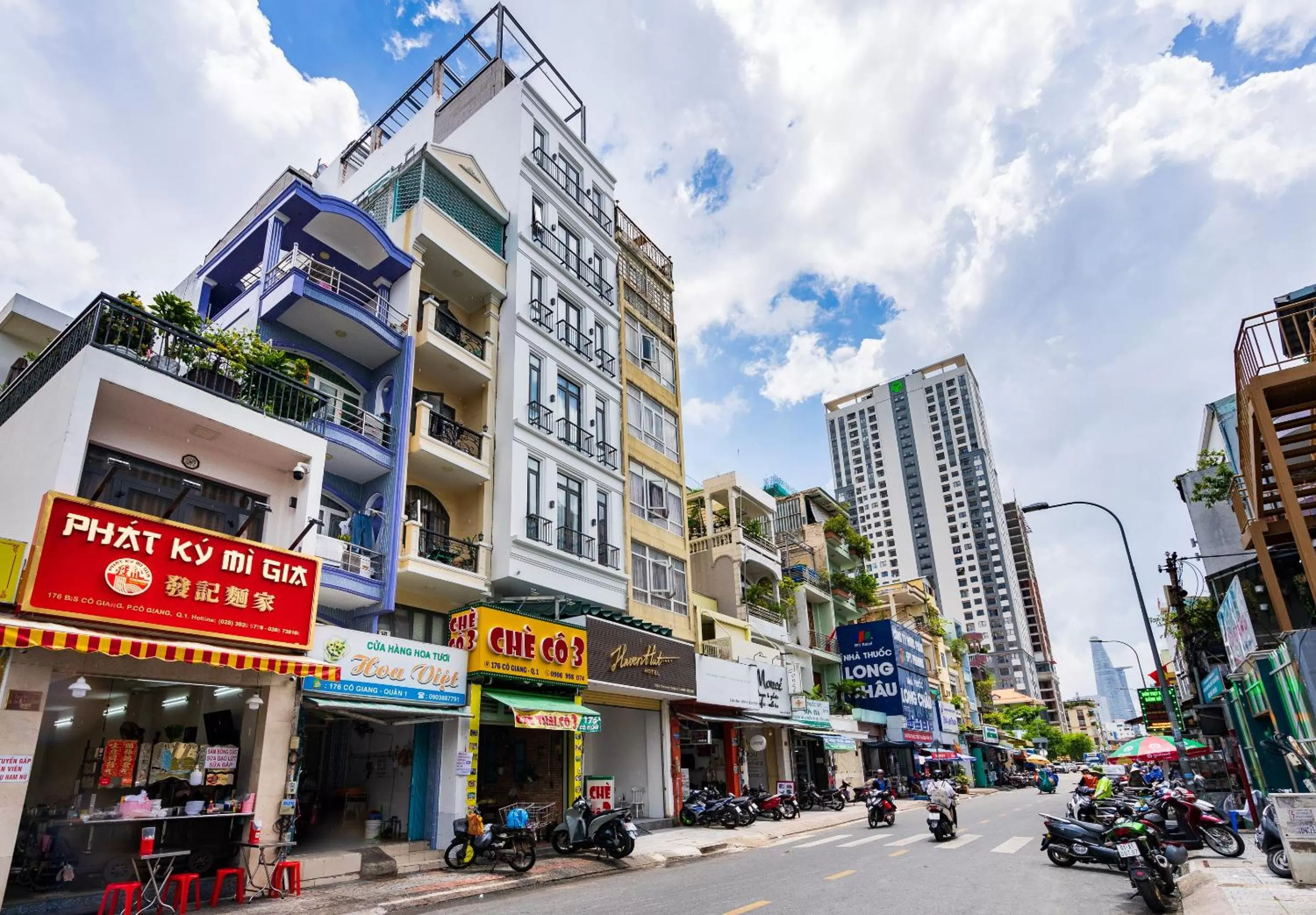 Day in Haven Hut Hotel