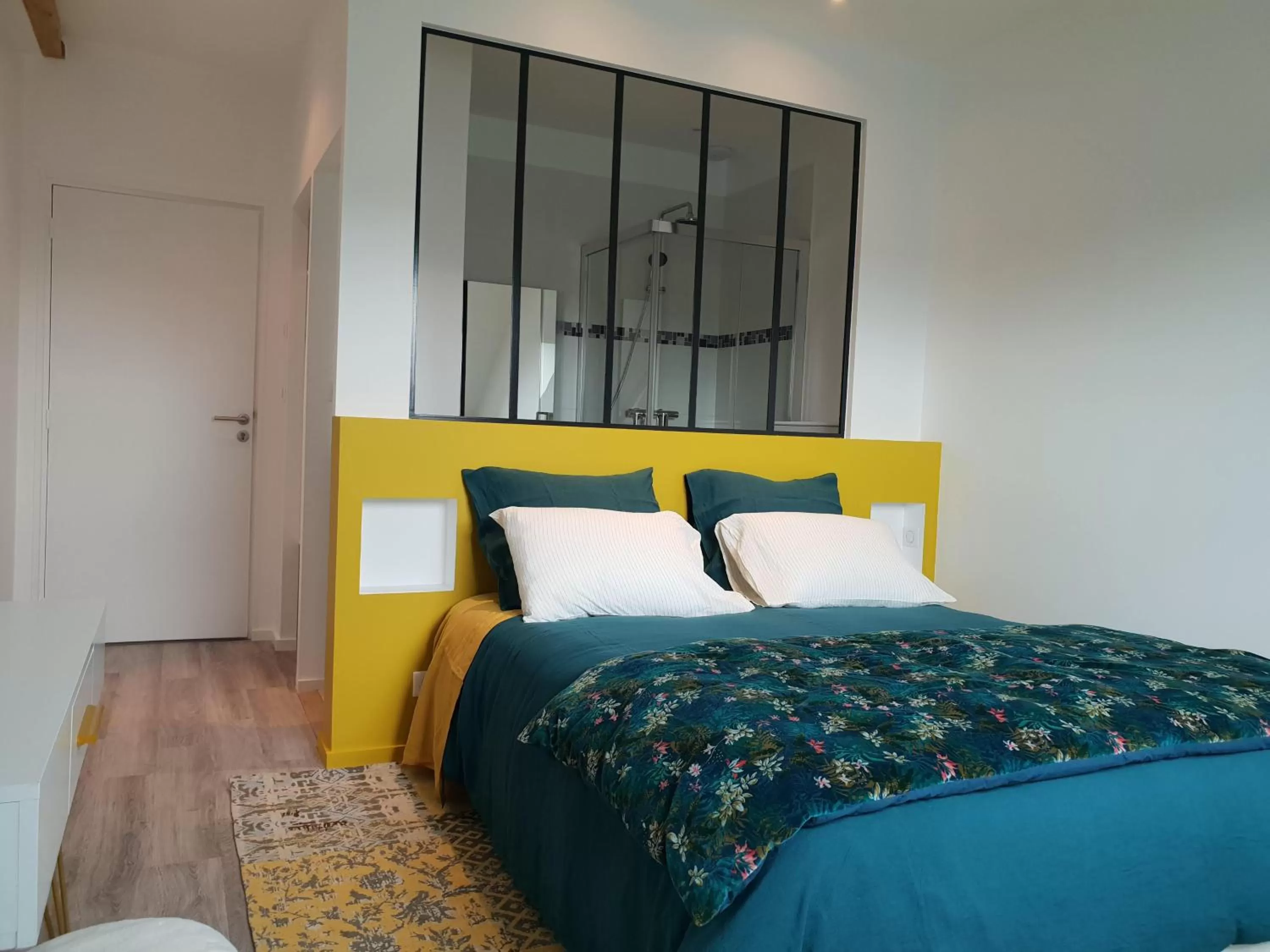 Family Room with Lake View in La Poignardière