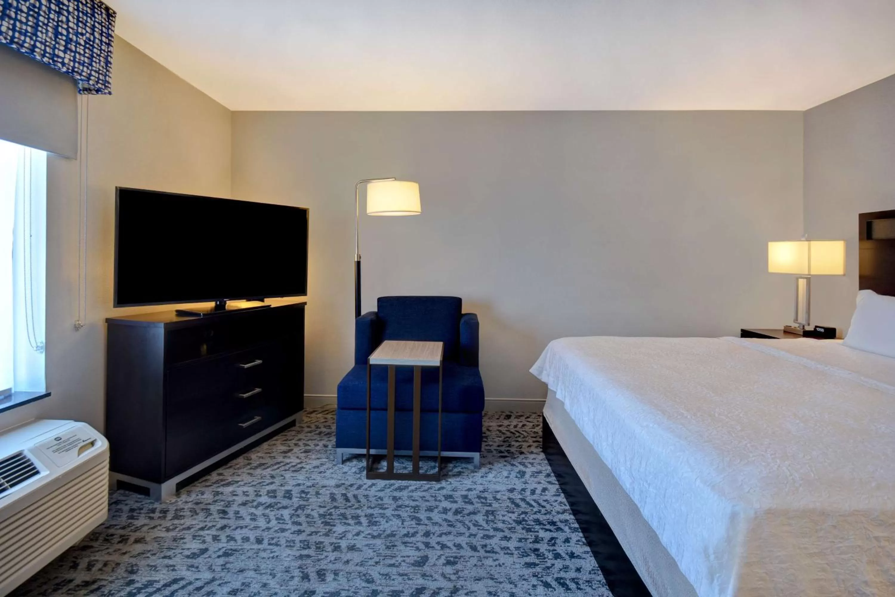 Bed in Hampton Inn & Suites Columbia South Fort Meade Area