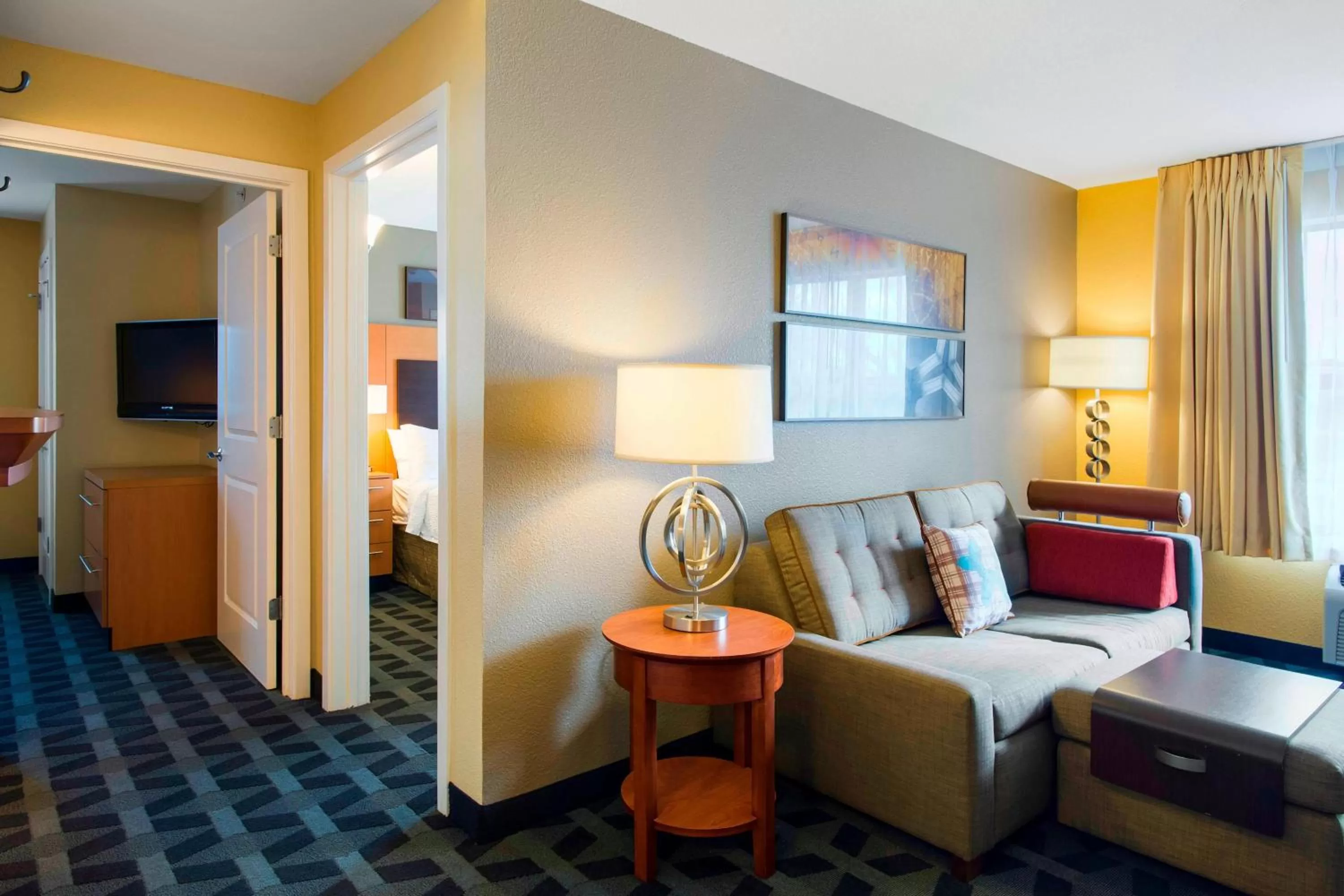 One-Bedroom Queen Suite with Sofa Bed in TownePlace Suites by Marriott Kansas City Overland Park