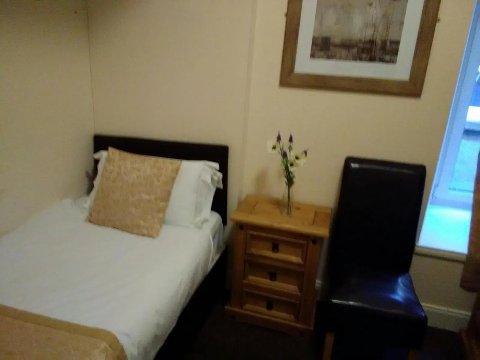 Bedroom, Bed in The Waverley Guest House