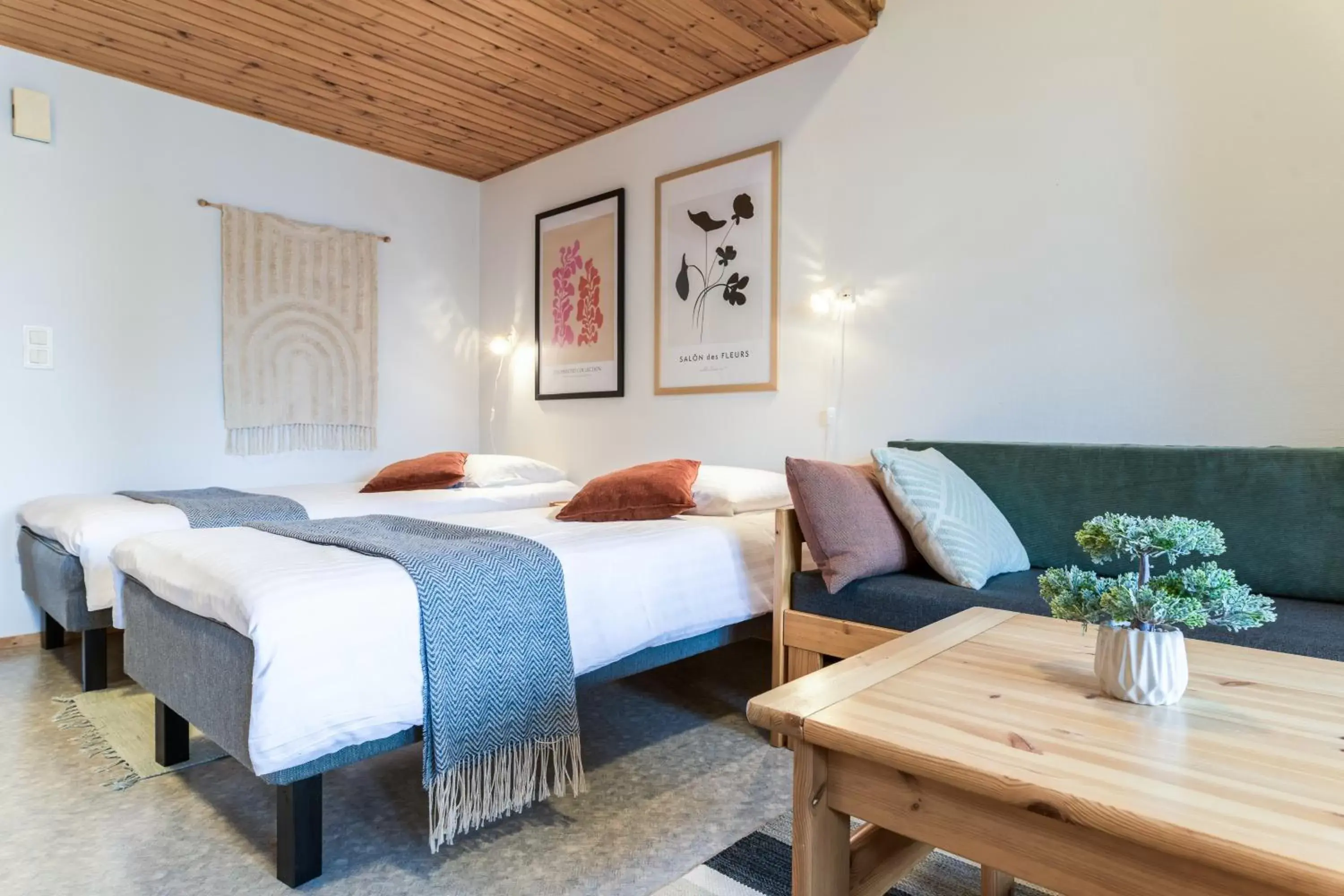 Quadruple Room with Lake View in Hotel Kuusamon Portti Quadruple Room with Lake View in Hotel Kuusamon Portti